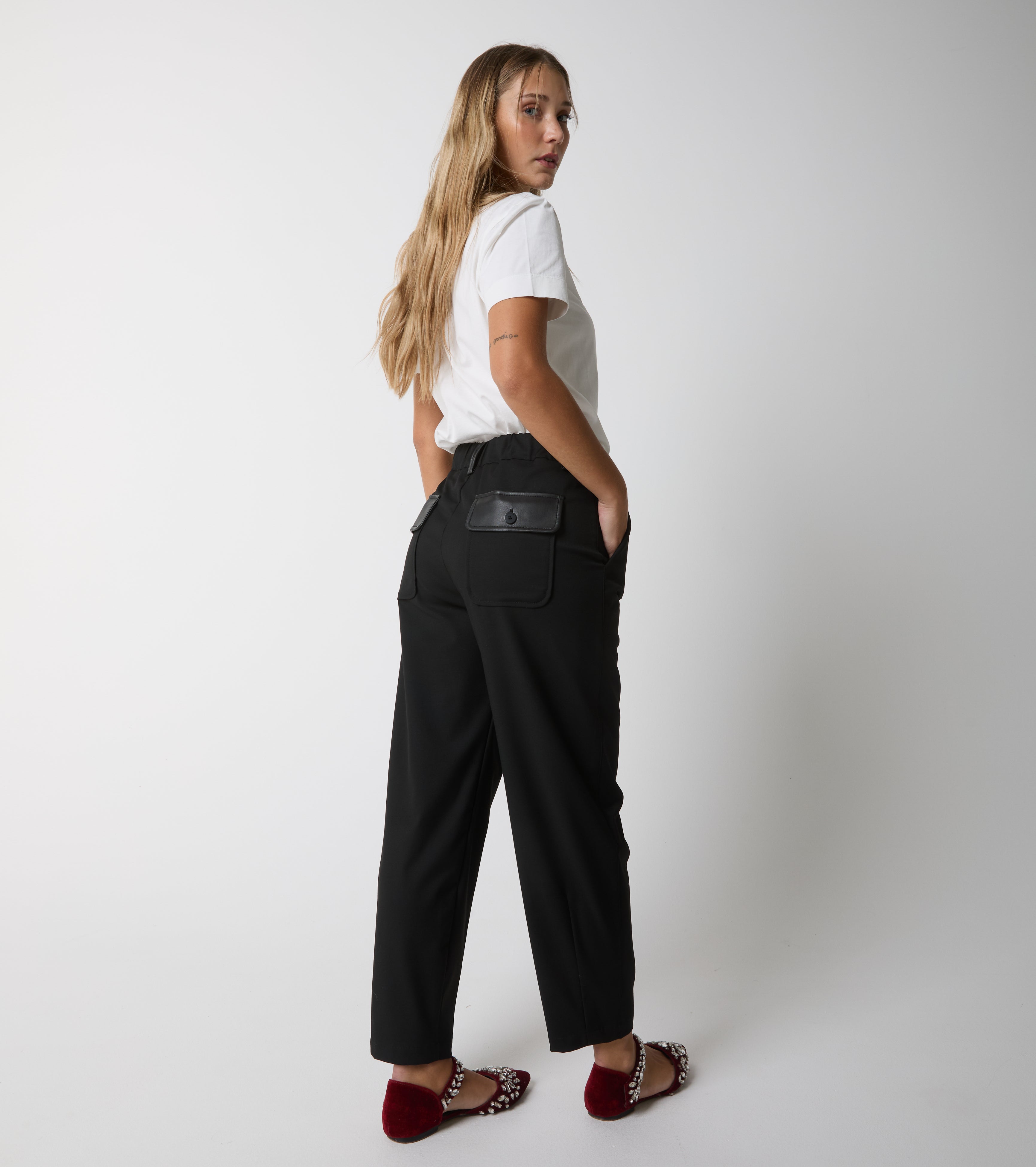 Pantaloni cropped con tasche