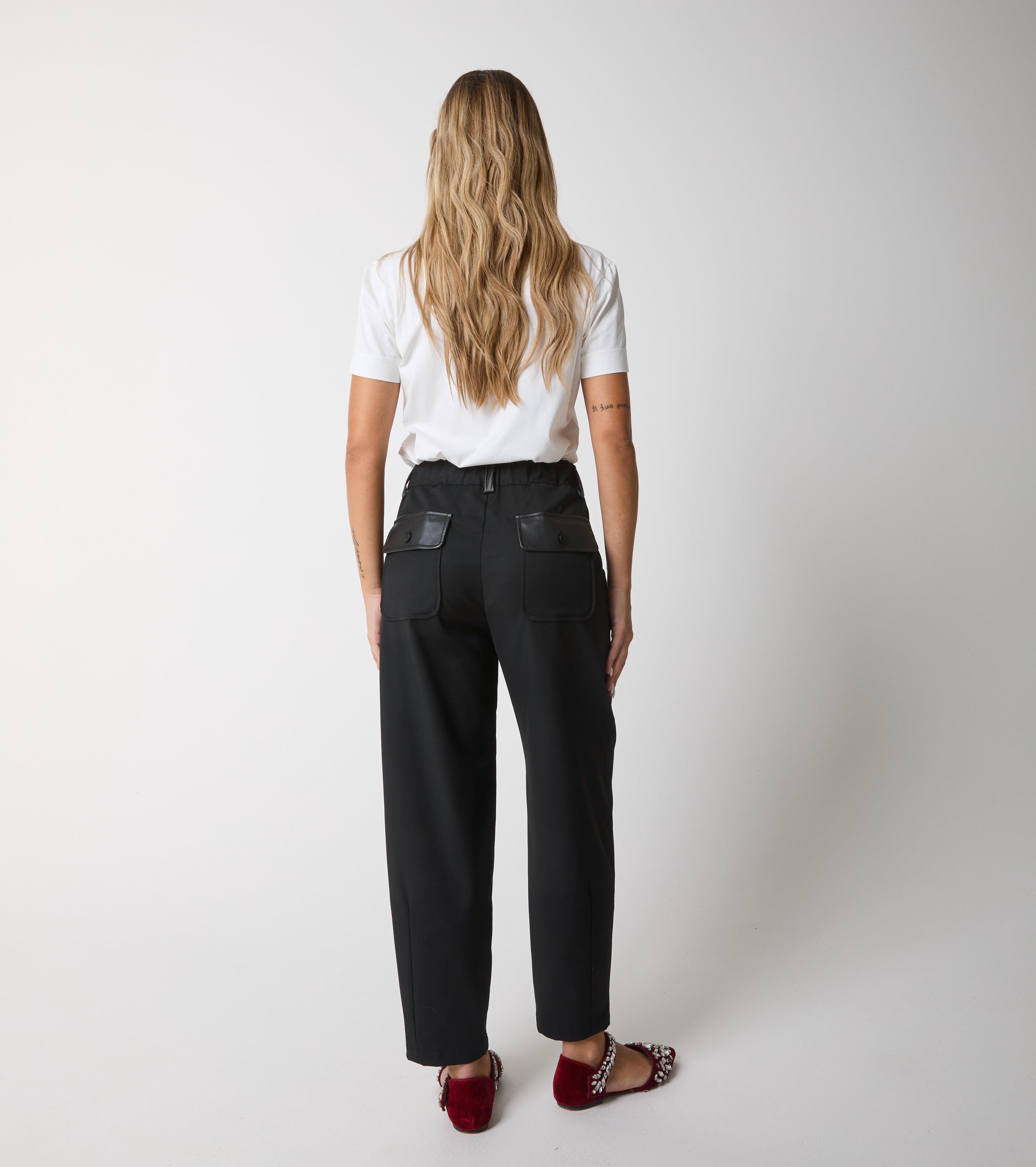 Pantaloni cropped con tasche