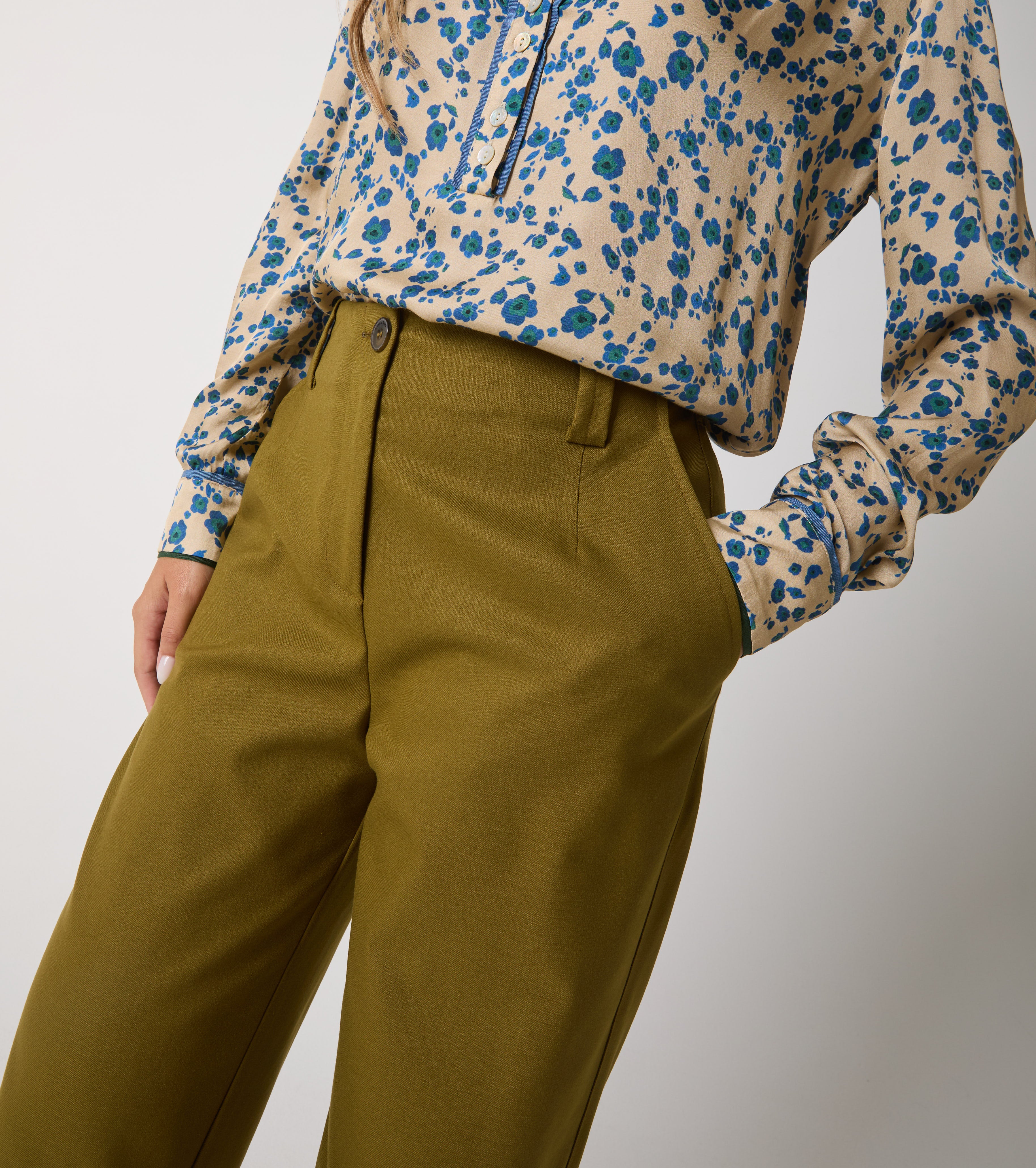 Cropped bukser i stretch med lommer