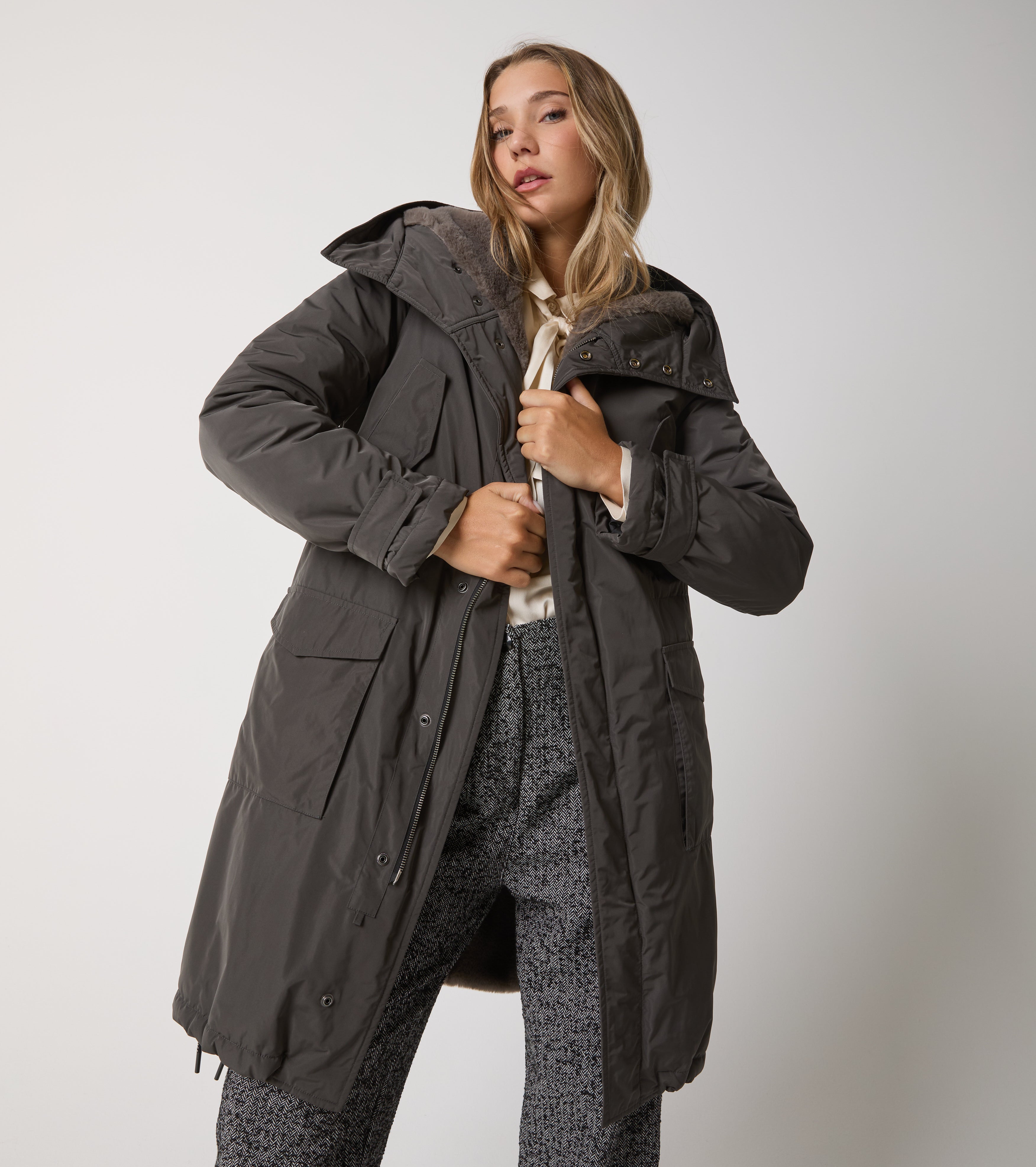 Parka i nylon med hætte