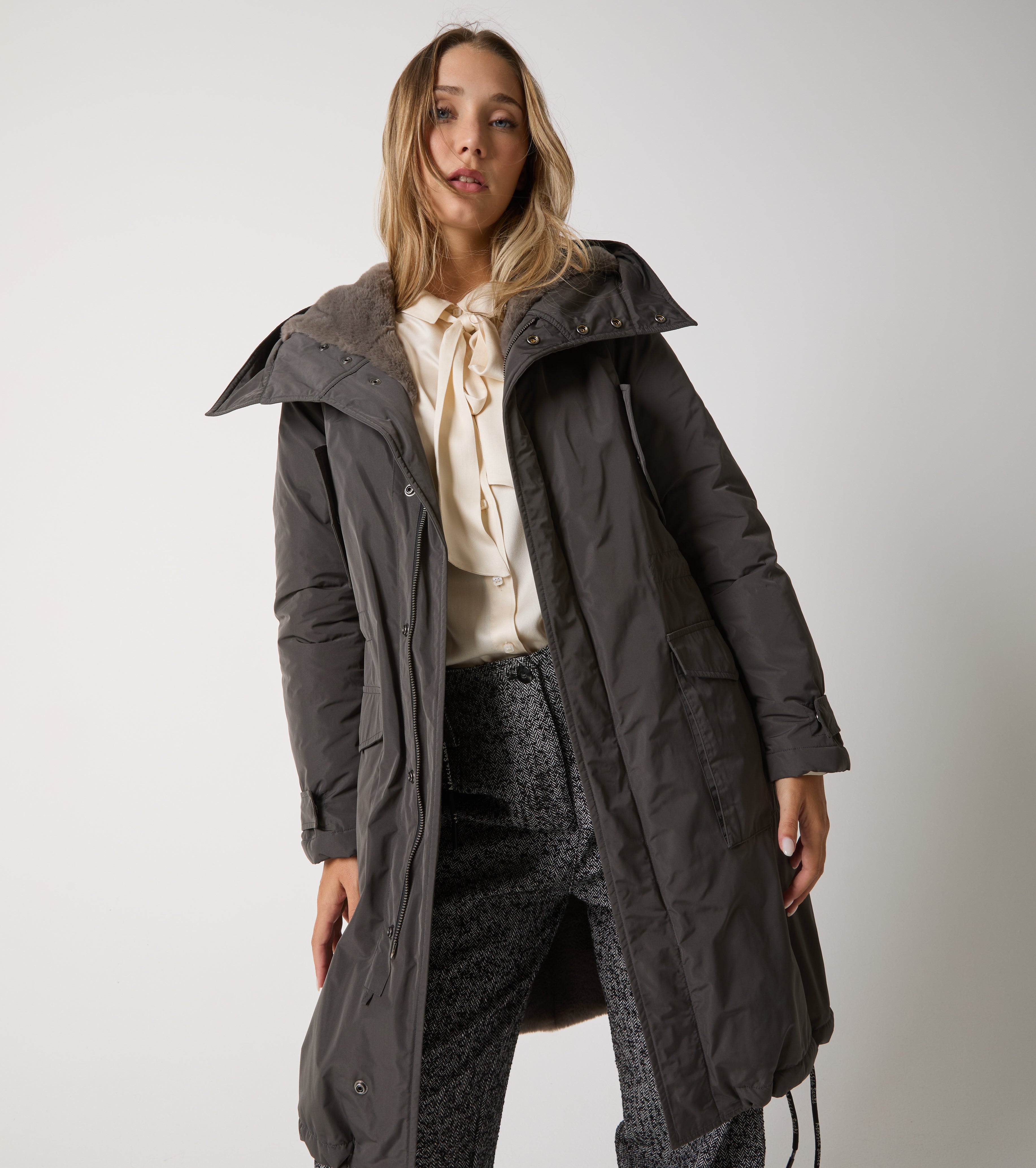 Parka i nylon med hætte