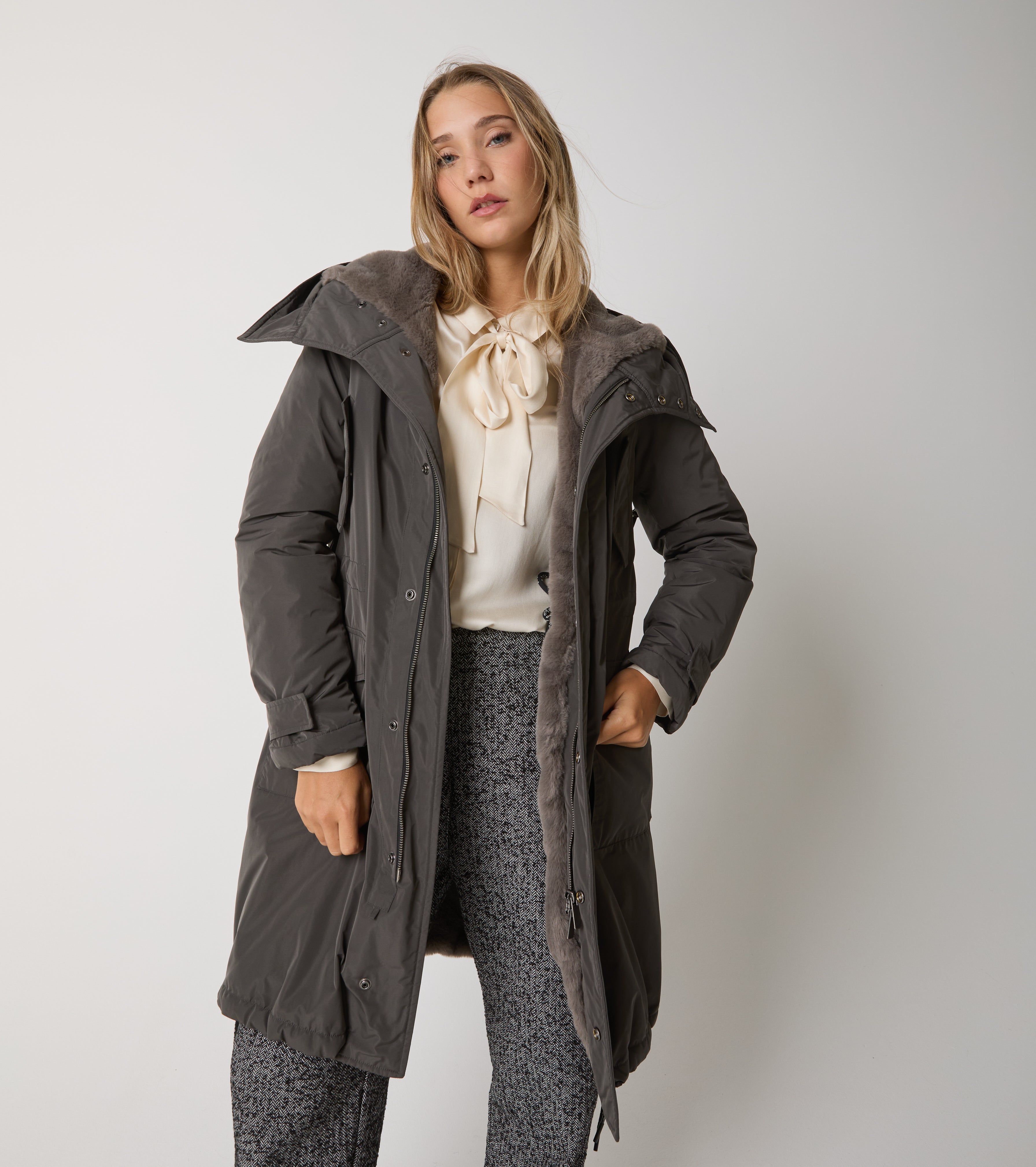 Parka i nylon med hætte