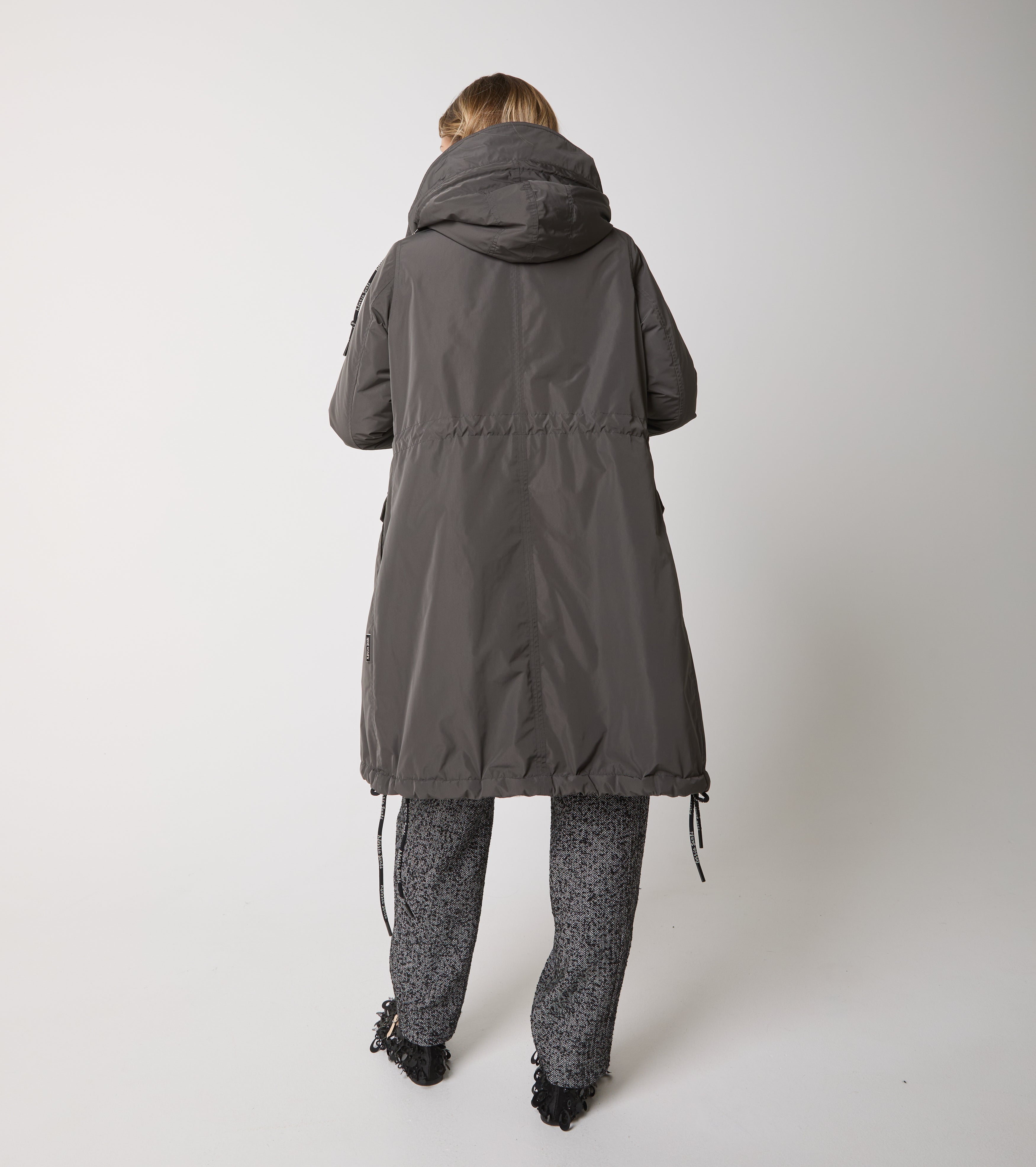 Parka i nylon med hætte