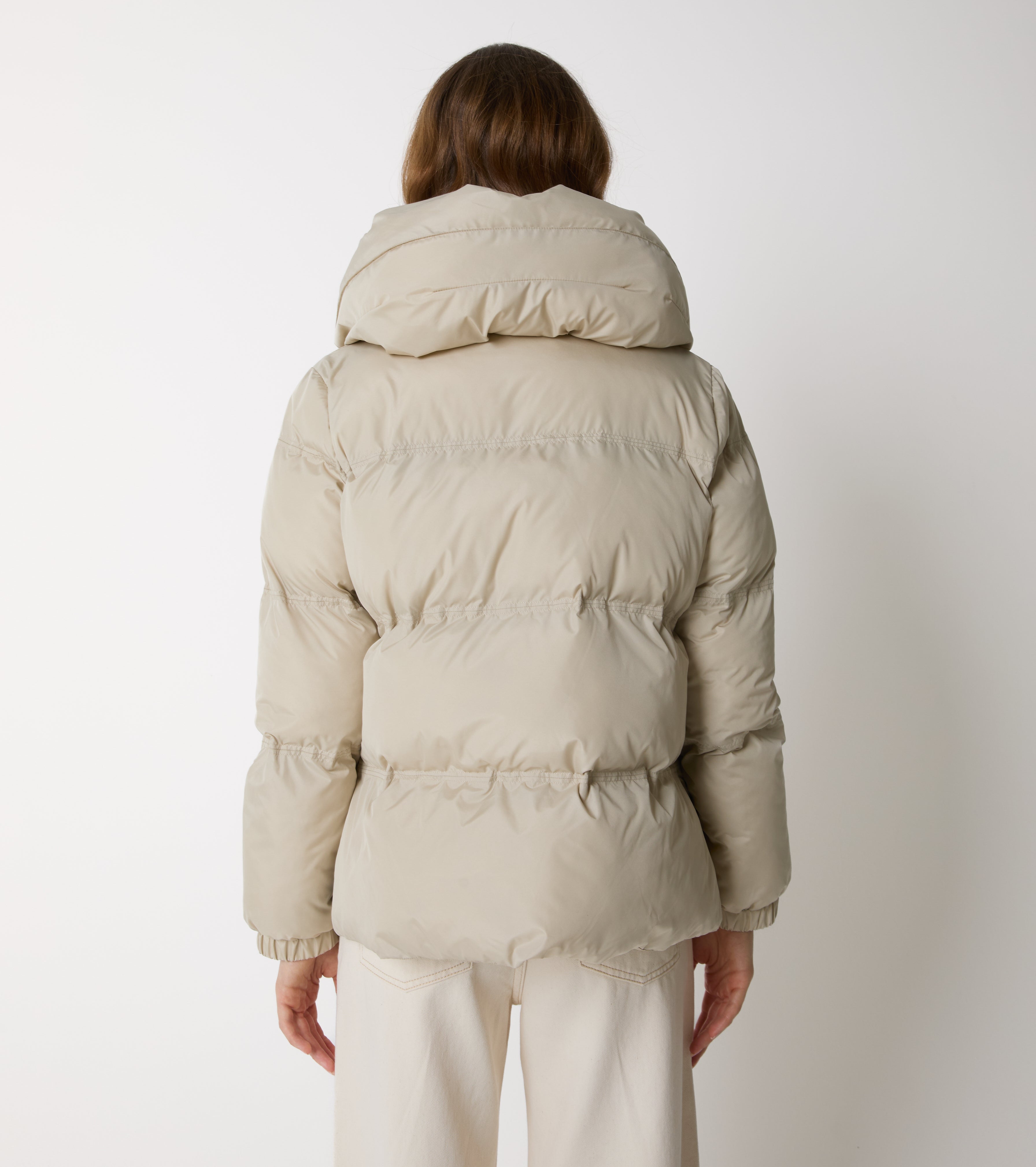 Kort nylon-dunjakke med hætte