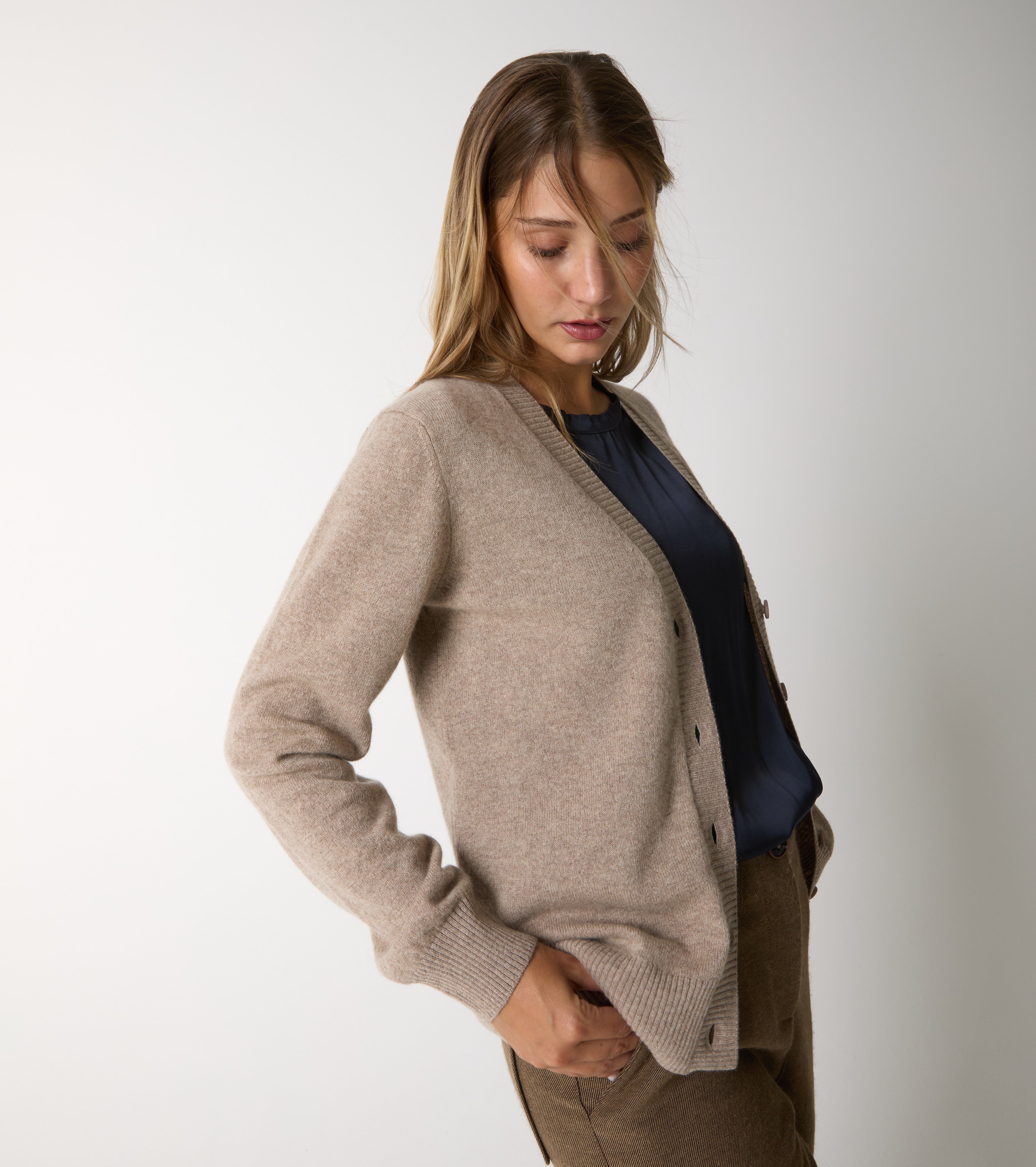 Cashmere cardigan with buttons