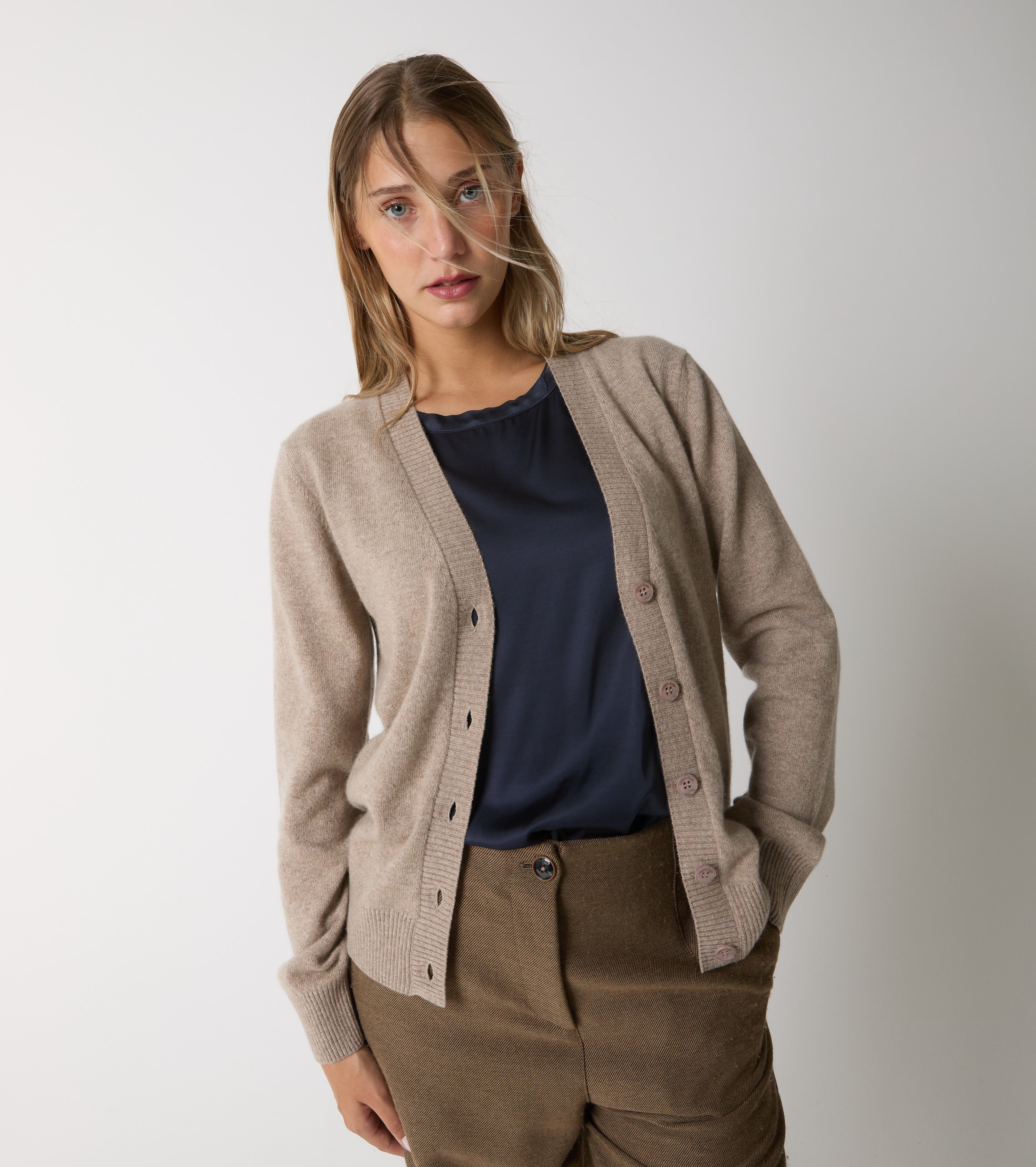 Cashmere cardigan with buttons