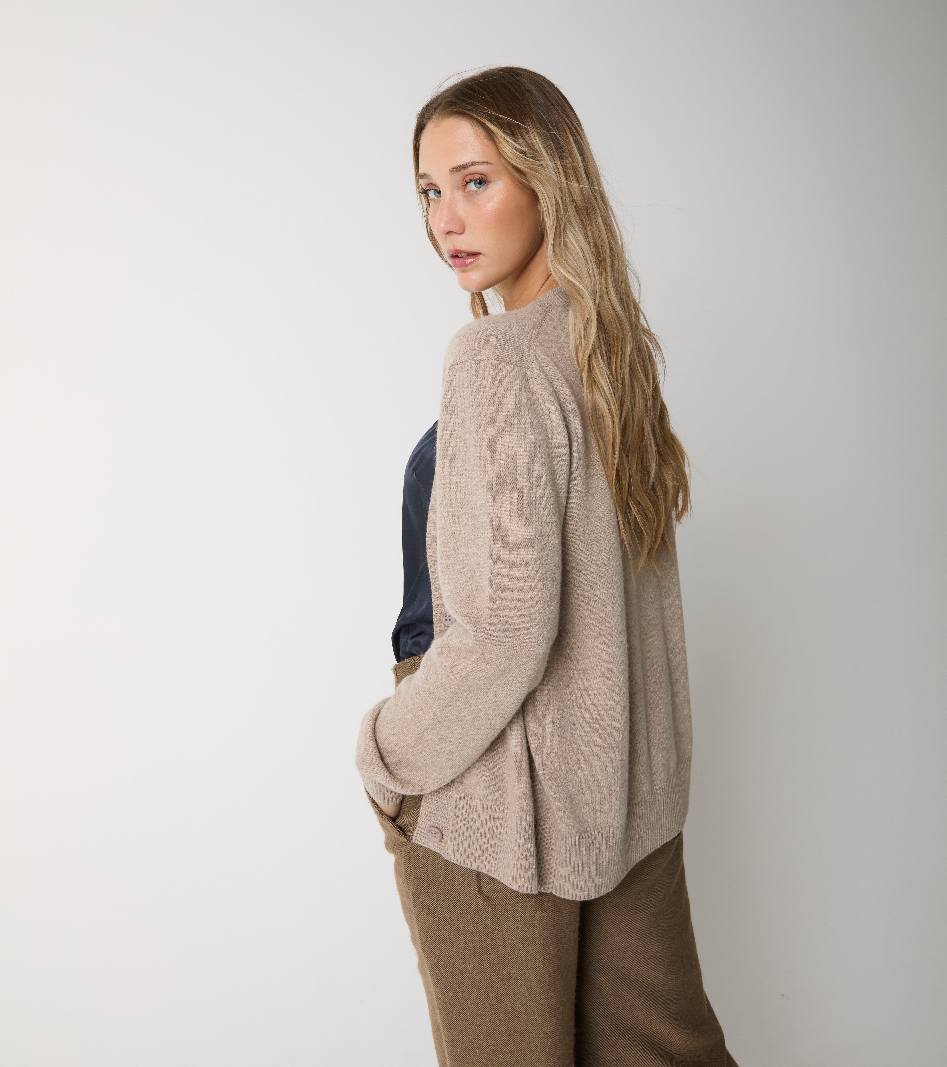 Cashmere cardigan with buttons