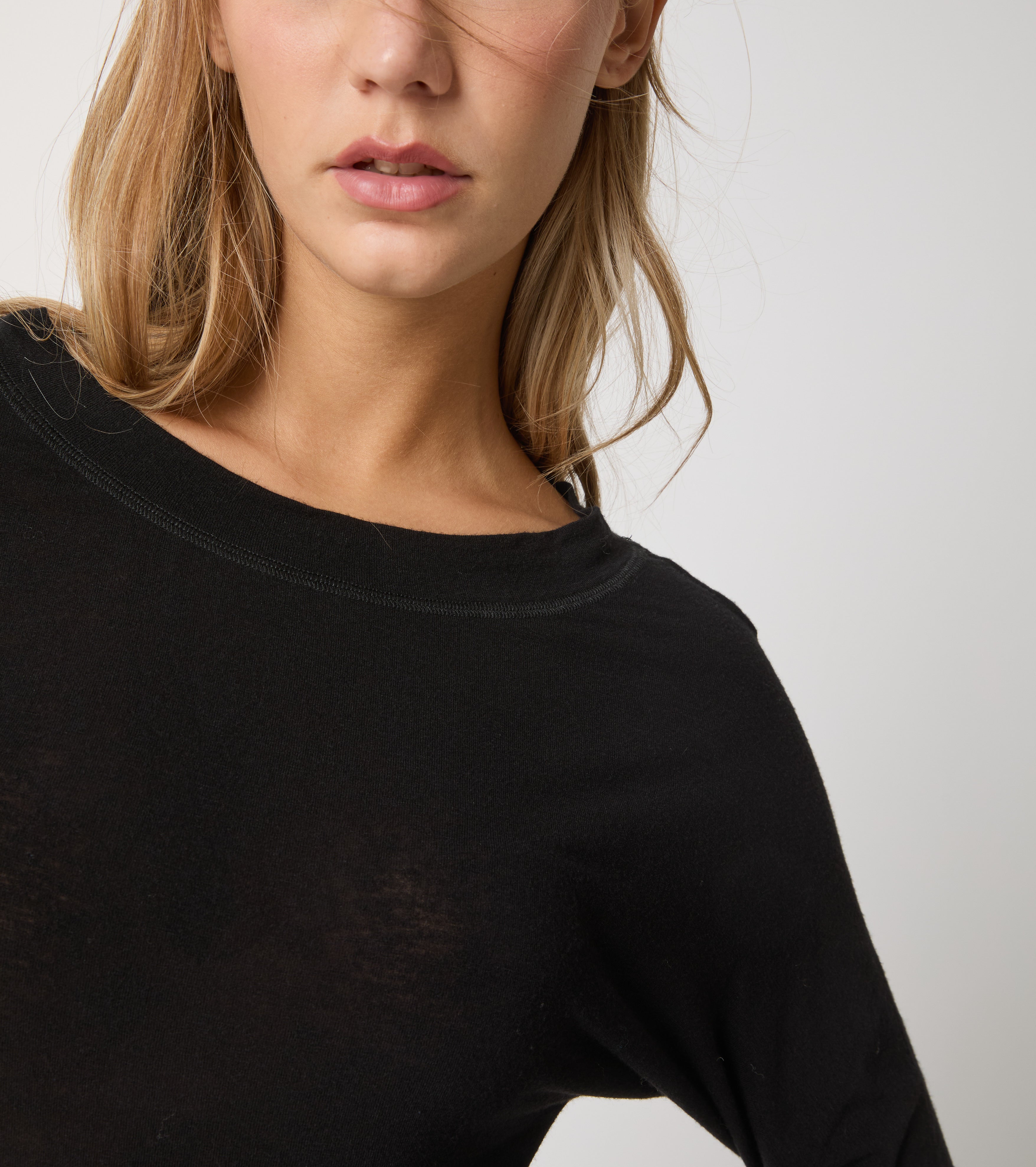 Cashmere T-shirt with long sleeves