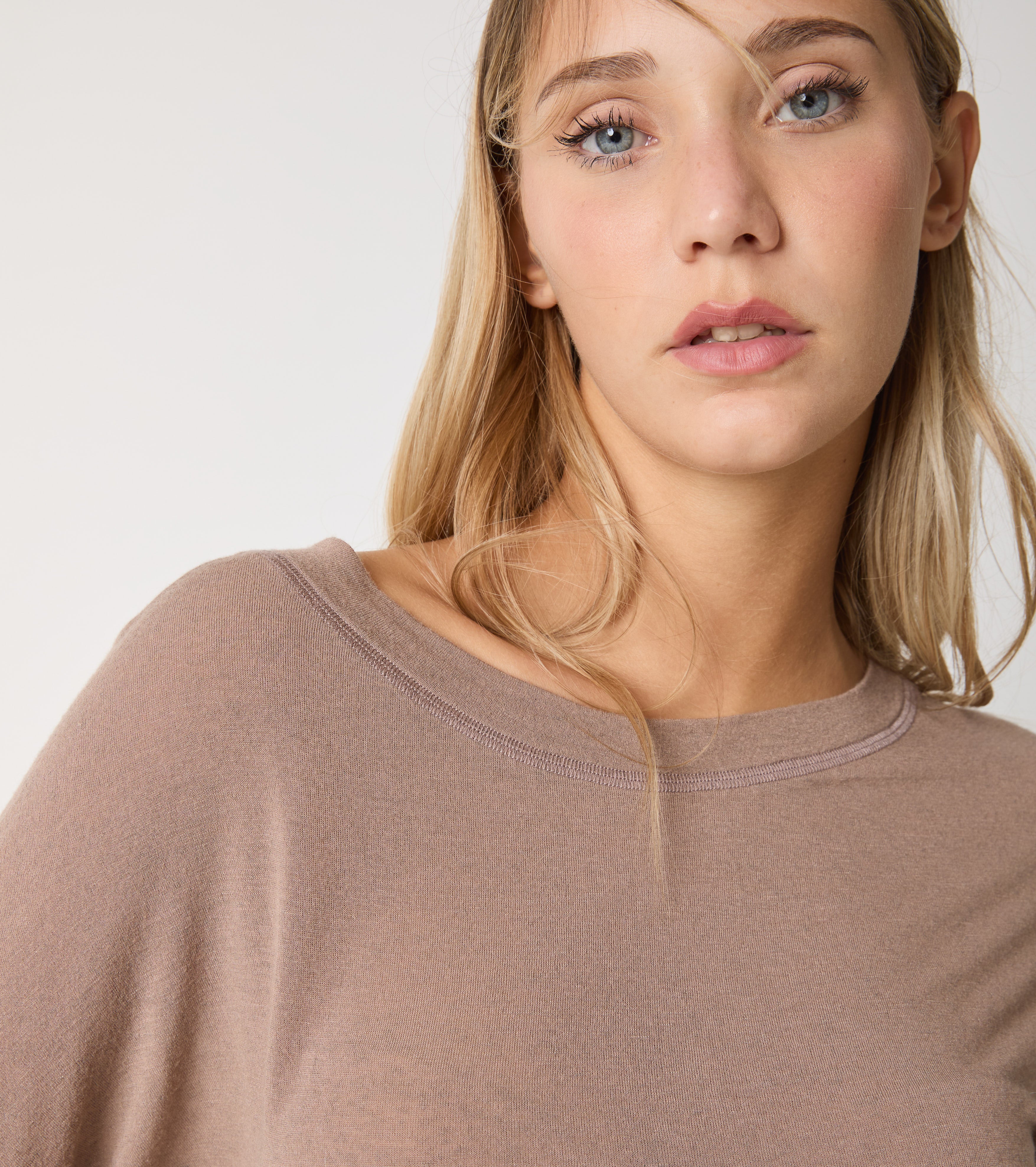 Cashmere T-shirt with long sleeves