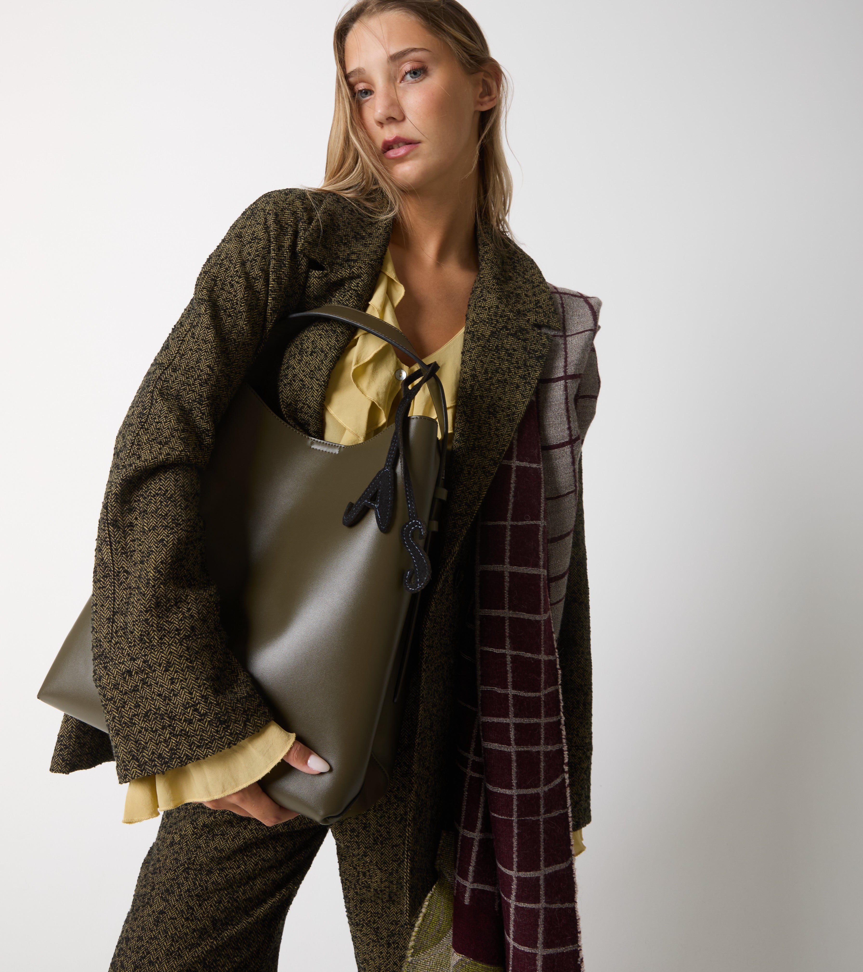 Bucket bag with charm