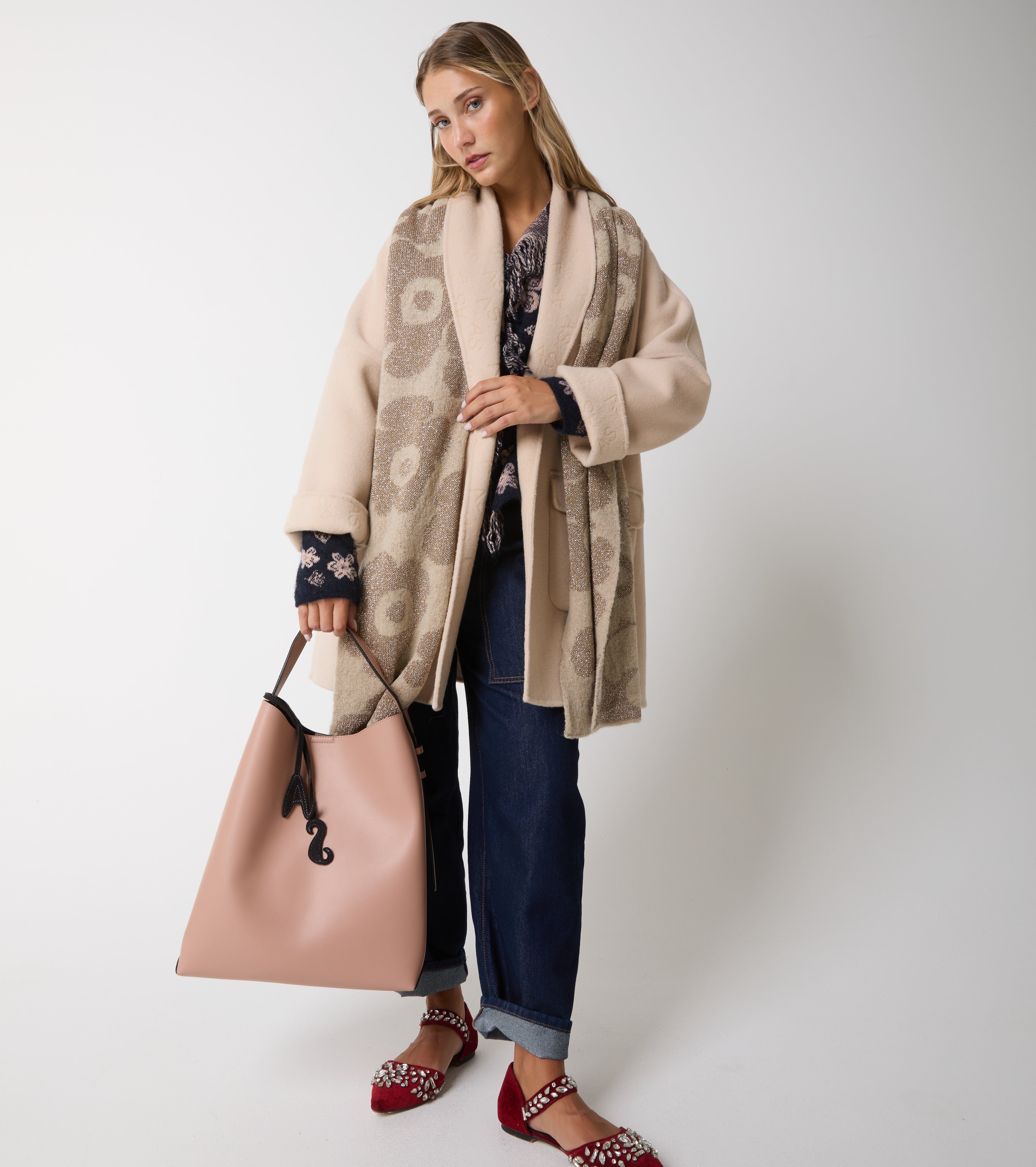 Bucket bag with charm