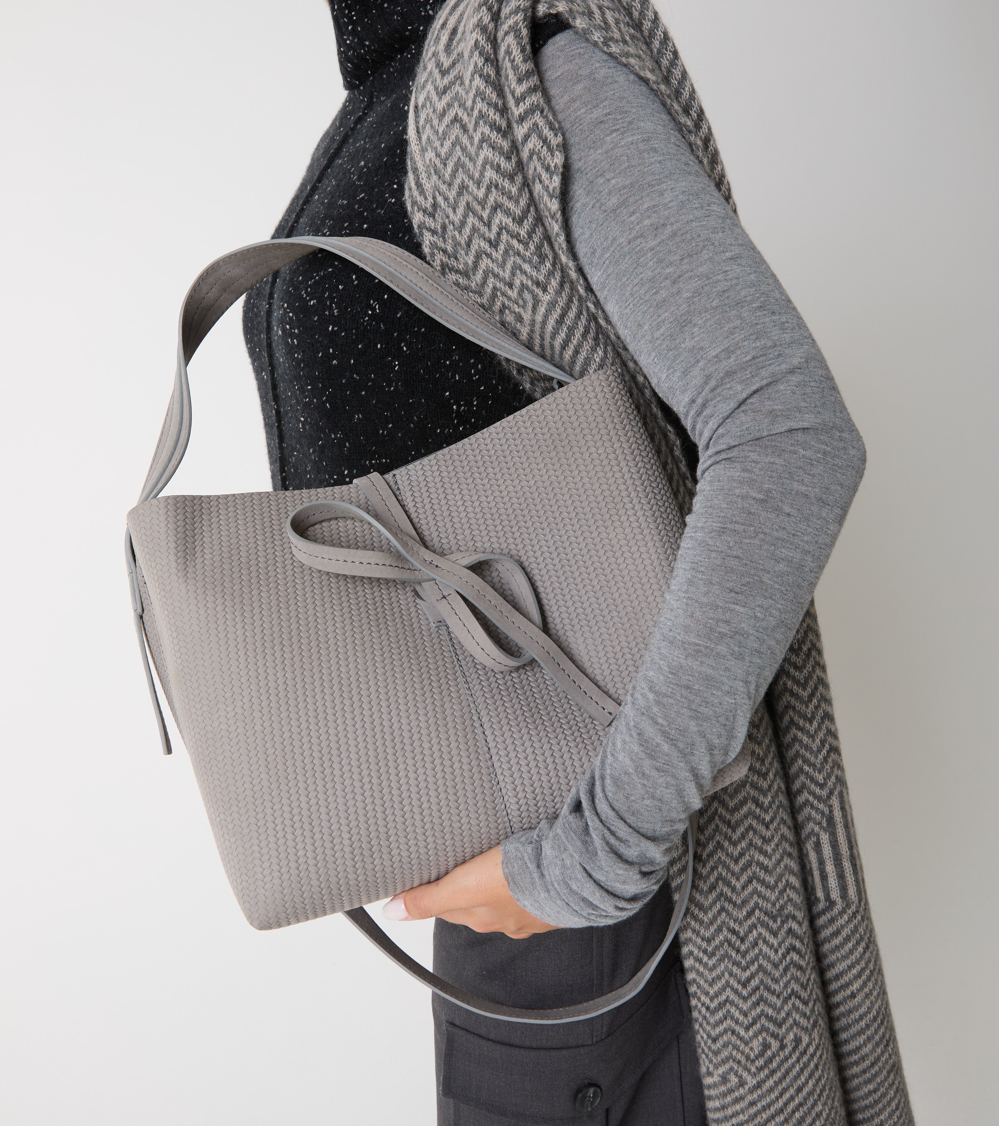 Leather shoulder bag with bow and shoulder strap