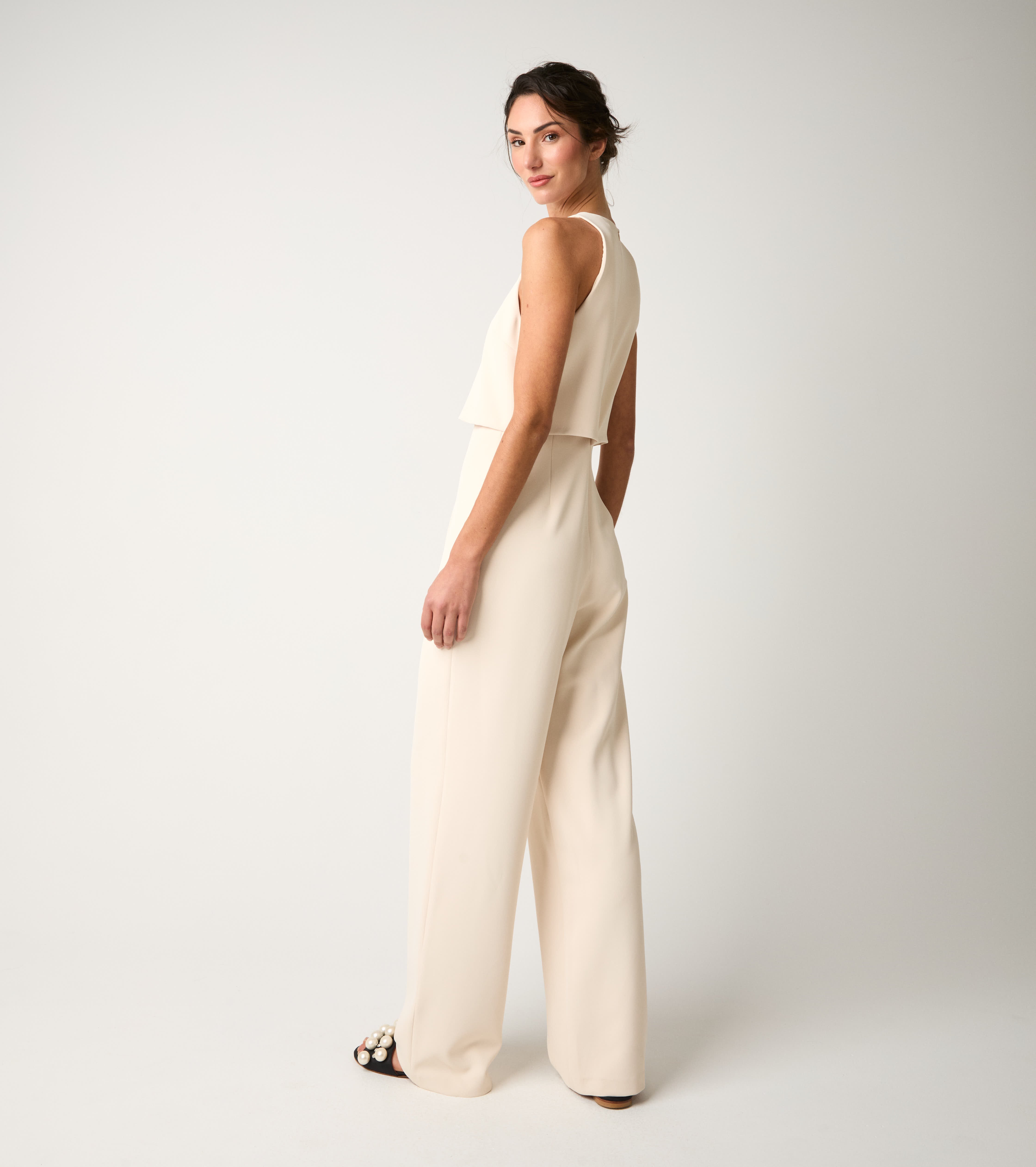 Tuta stretch con scollo rotondo champagne