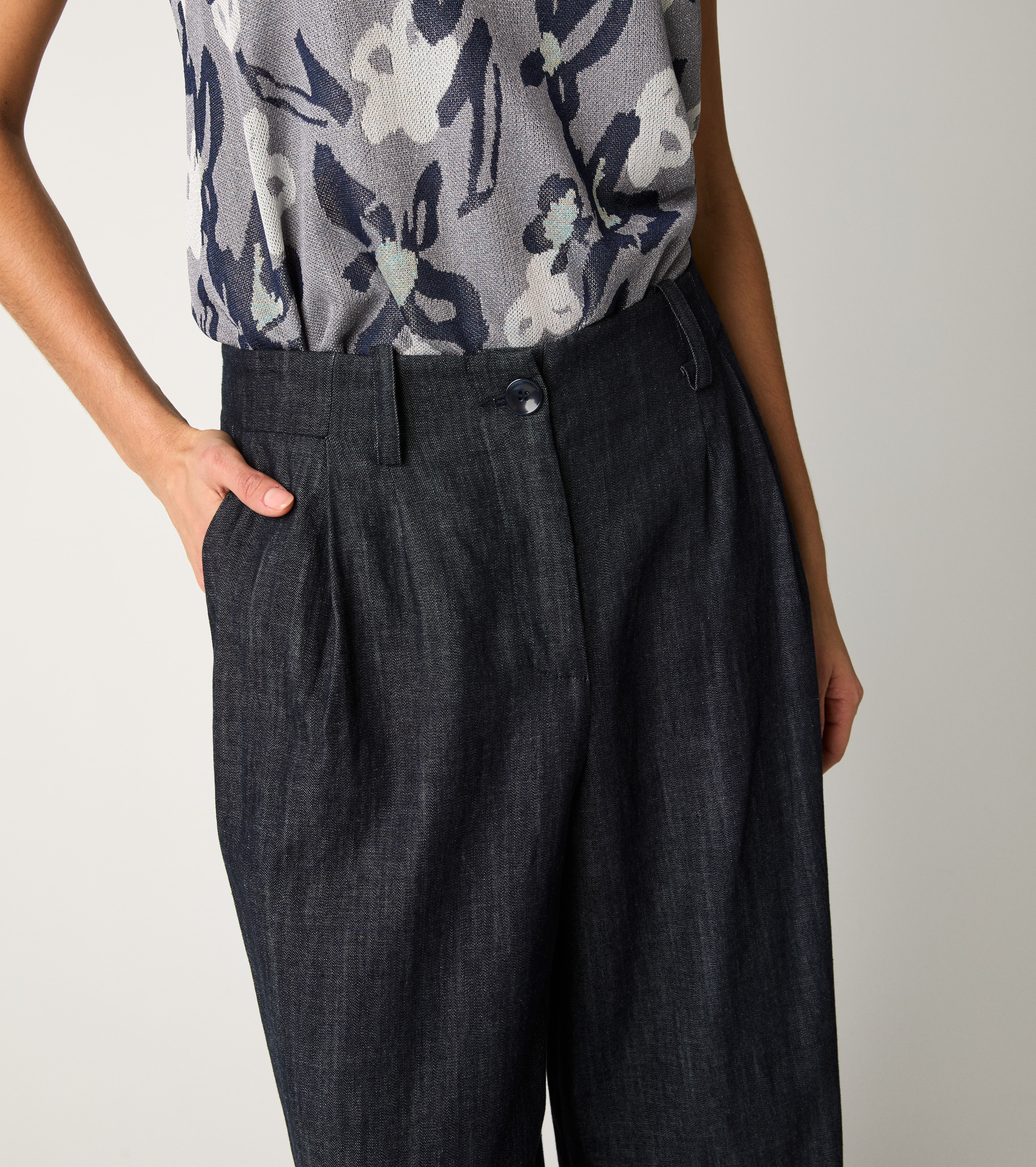 Pantaloni in denim con pinces unico