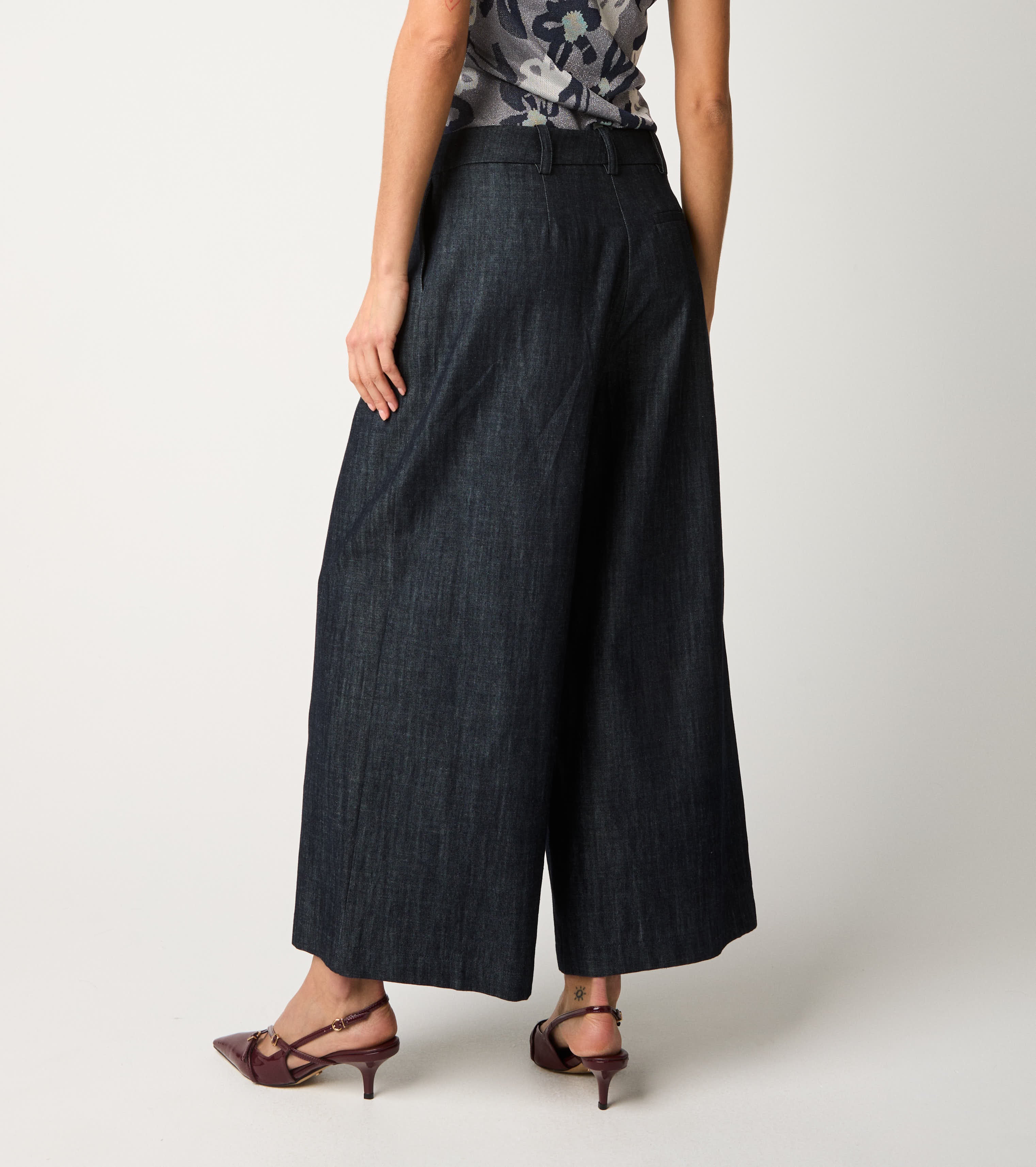 Pantaloni in denim con pinces unico