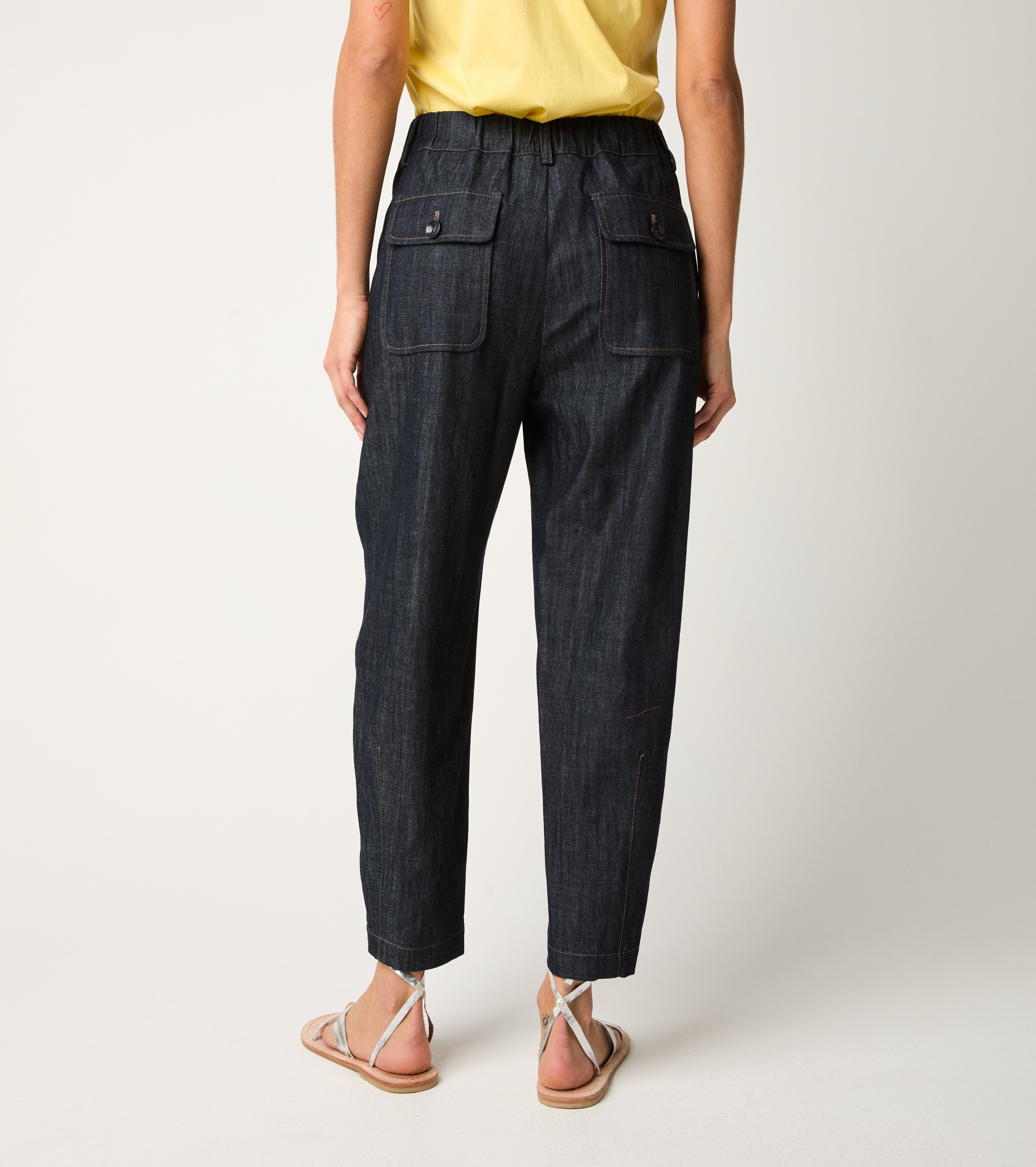 Pantaloni cropped in denim leggero unico