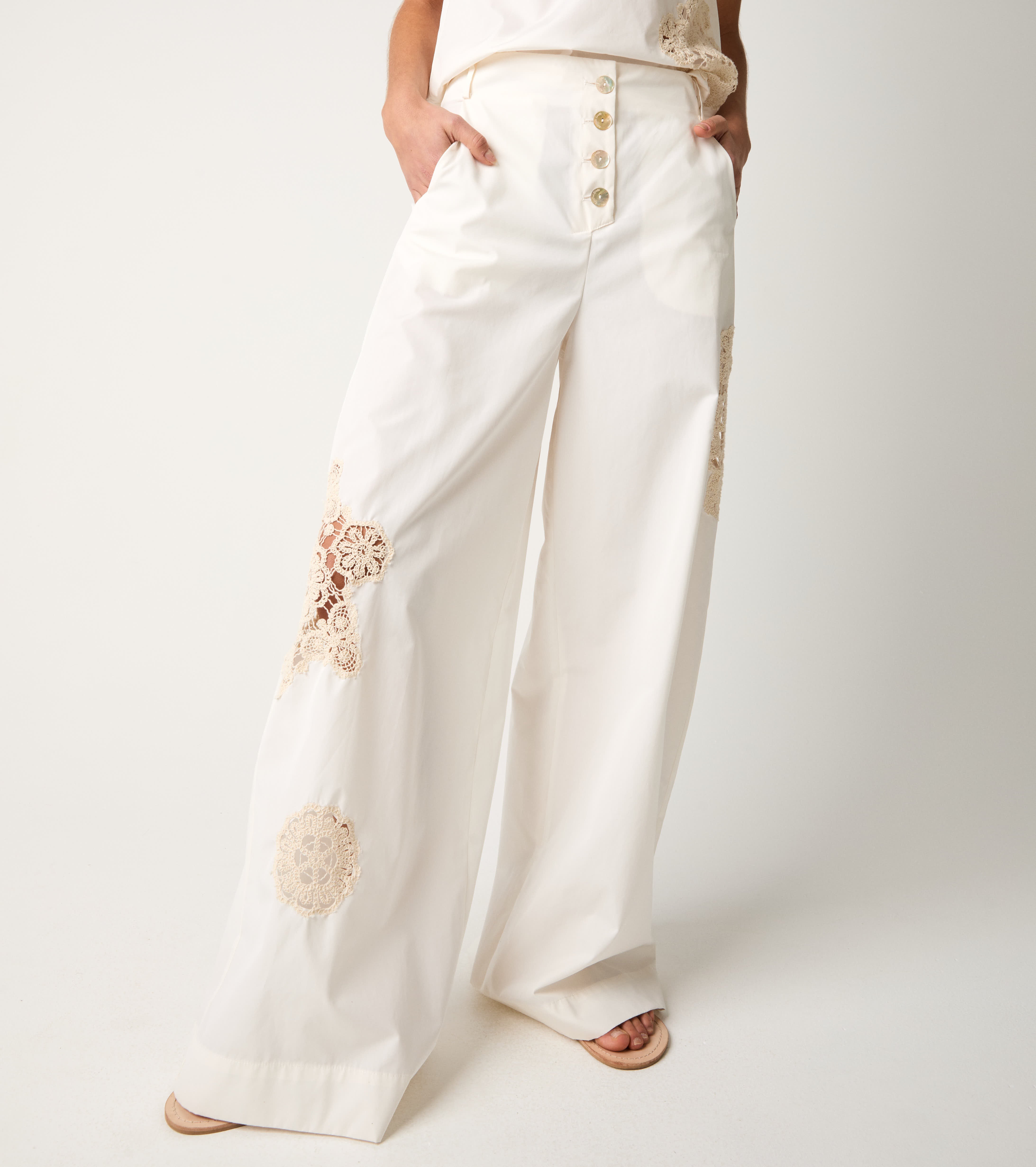 Pantaloni baggy con ricami floreali salina