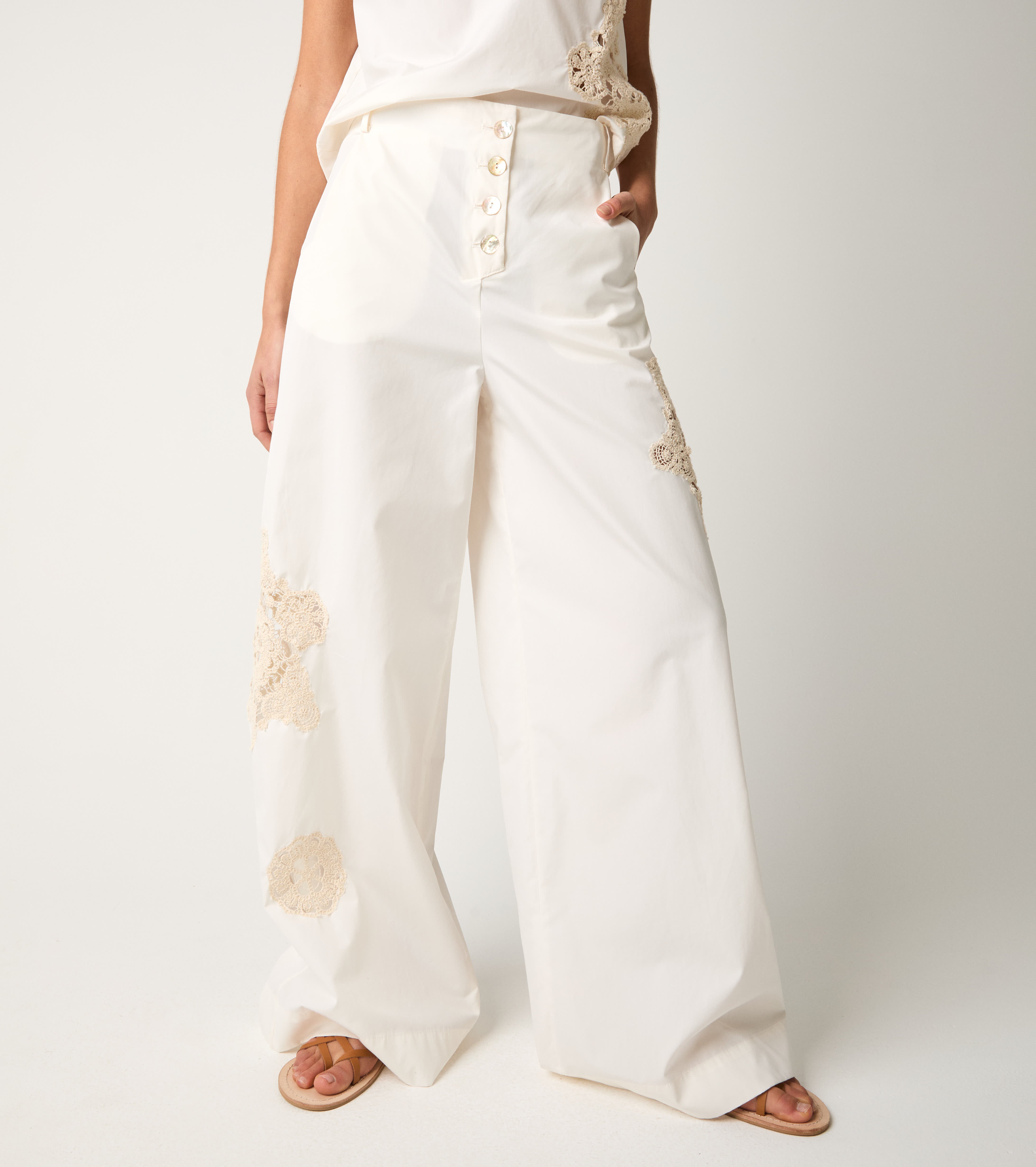 Pantaloni baggy con ricami floreali salina