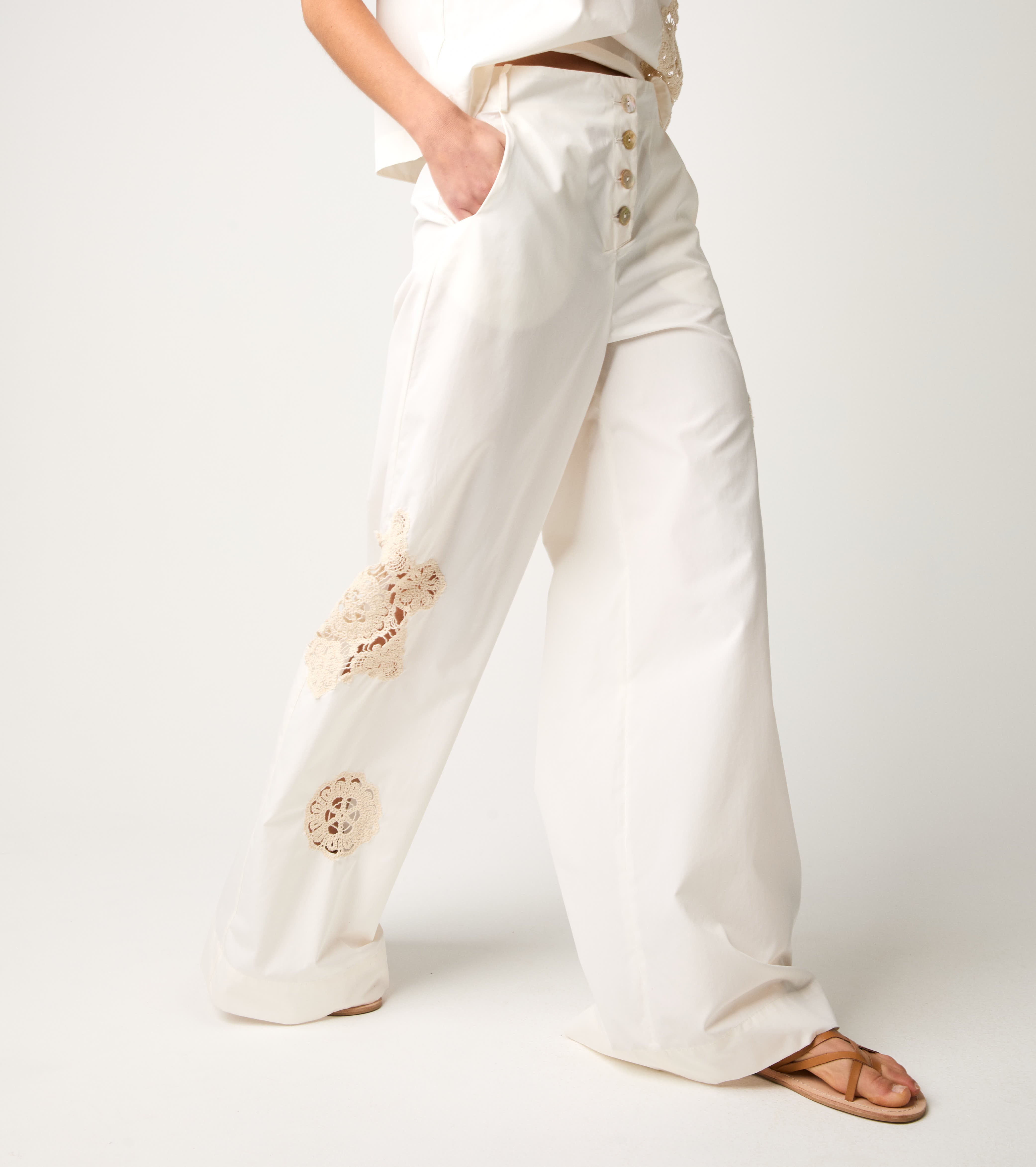 Pantaloni baggy con ricami floreali salina