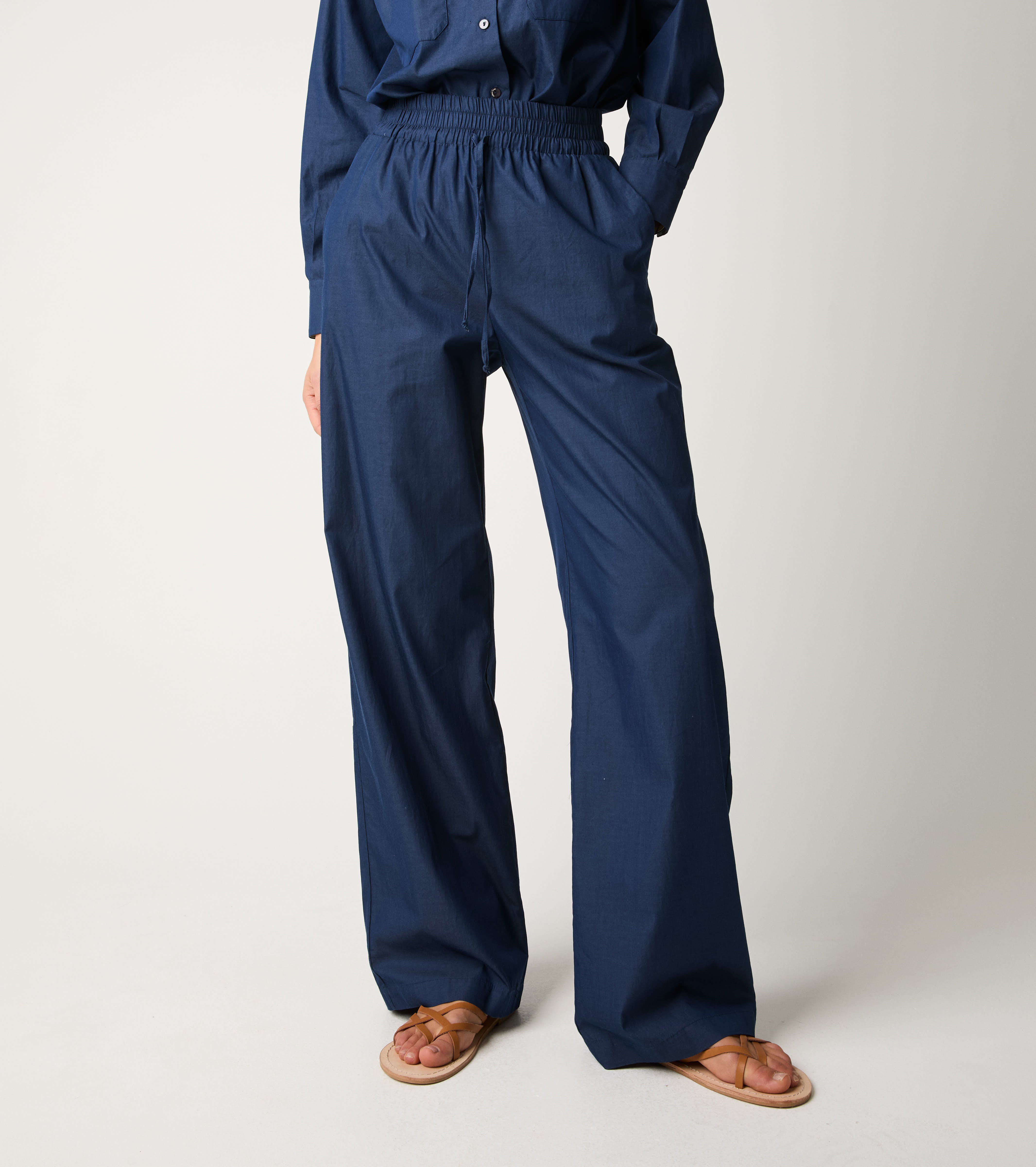 Trousers with pleats and midnight drawstring
