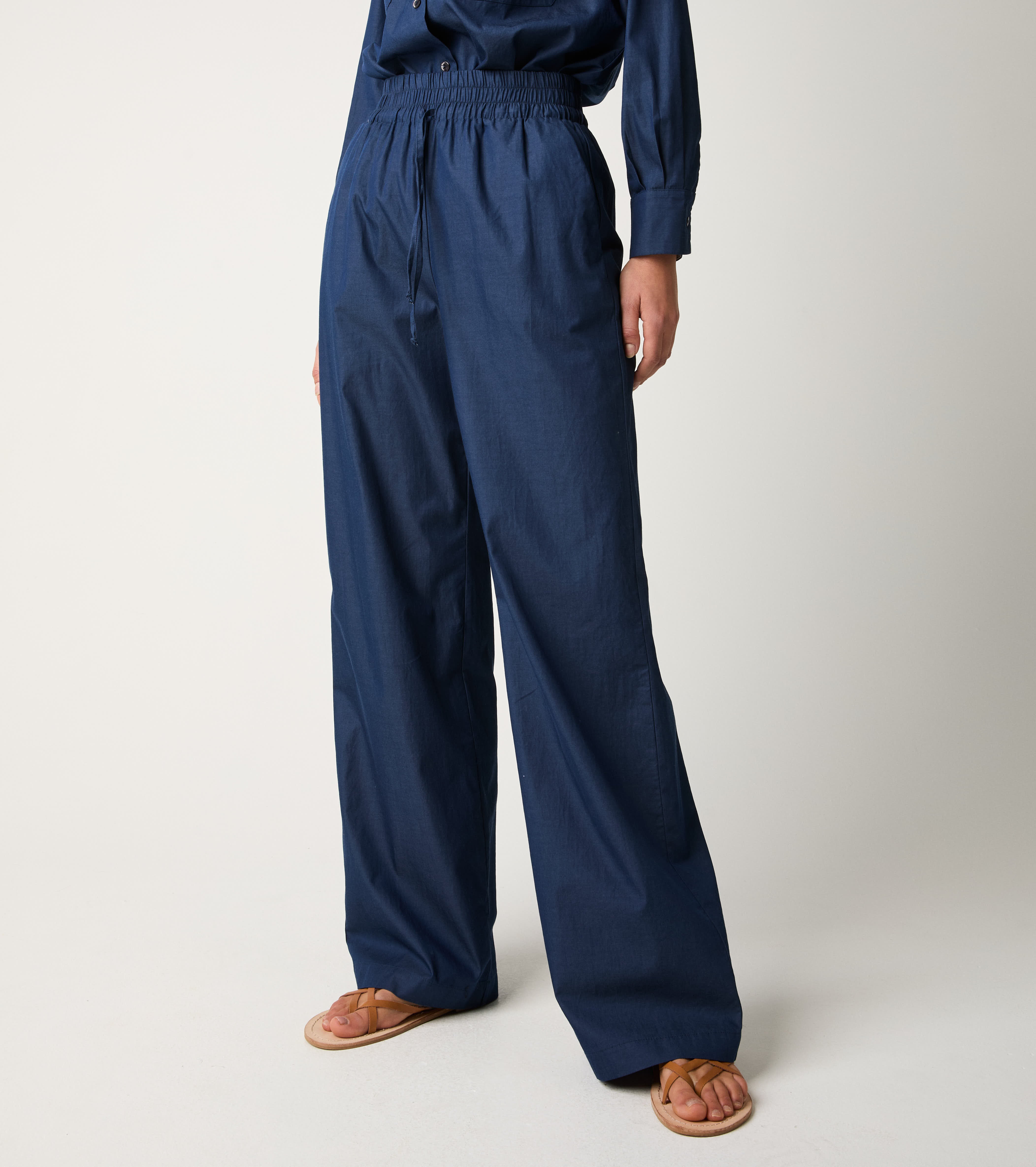 Trousers with pleats and midnight drawstring