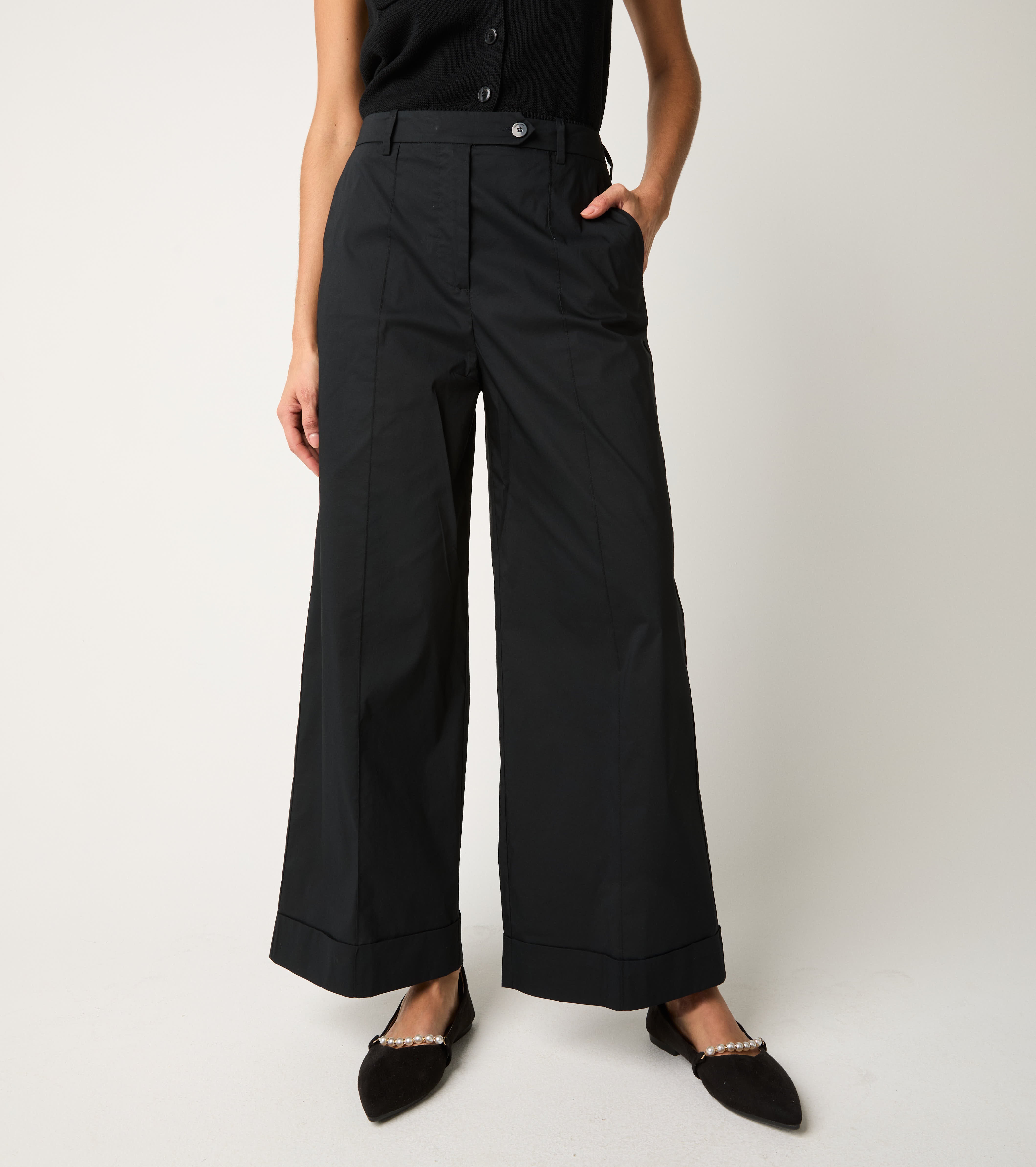 Trousers with pleat and black lapels