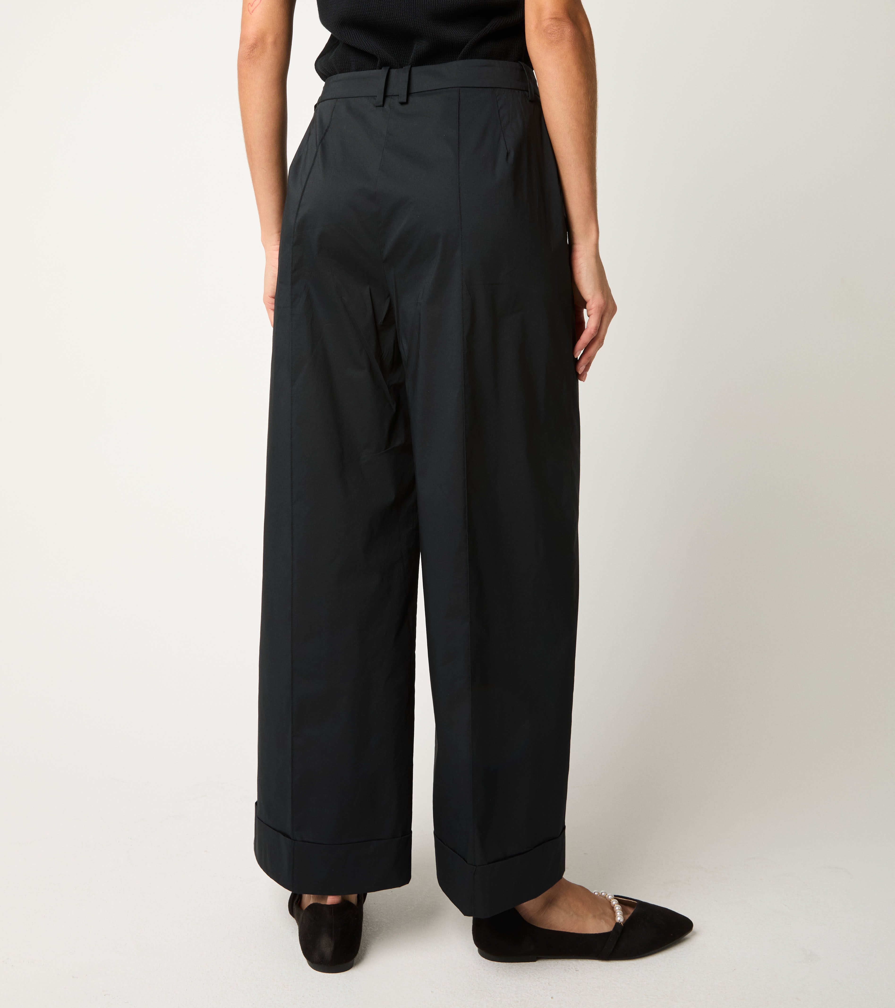 Trousers with pleat and black lapels