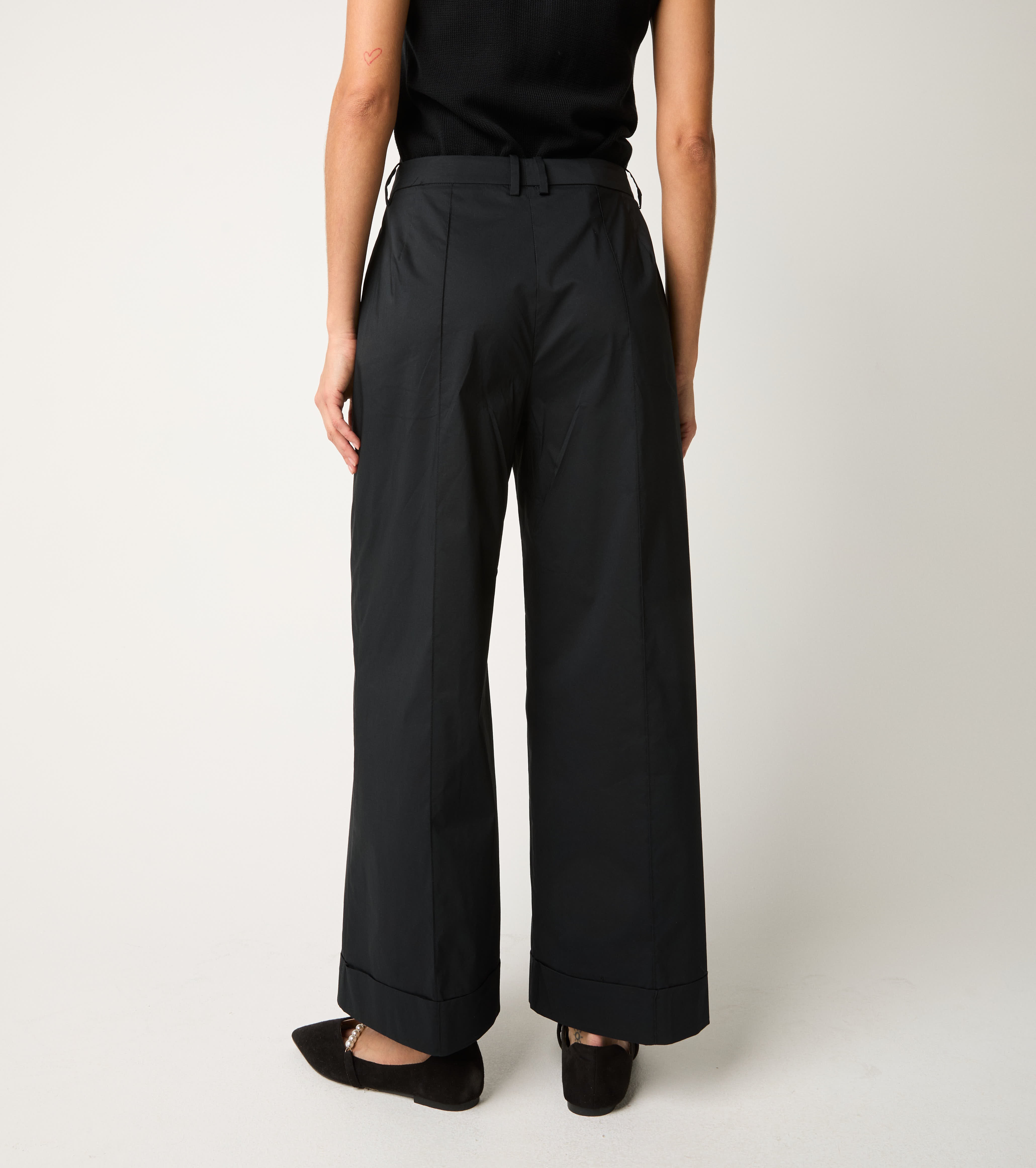 Trousers with pleat and black lapels