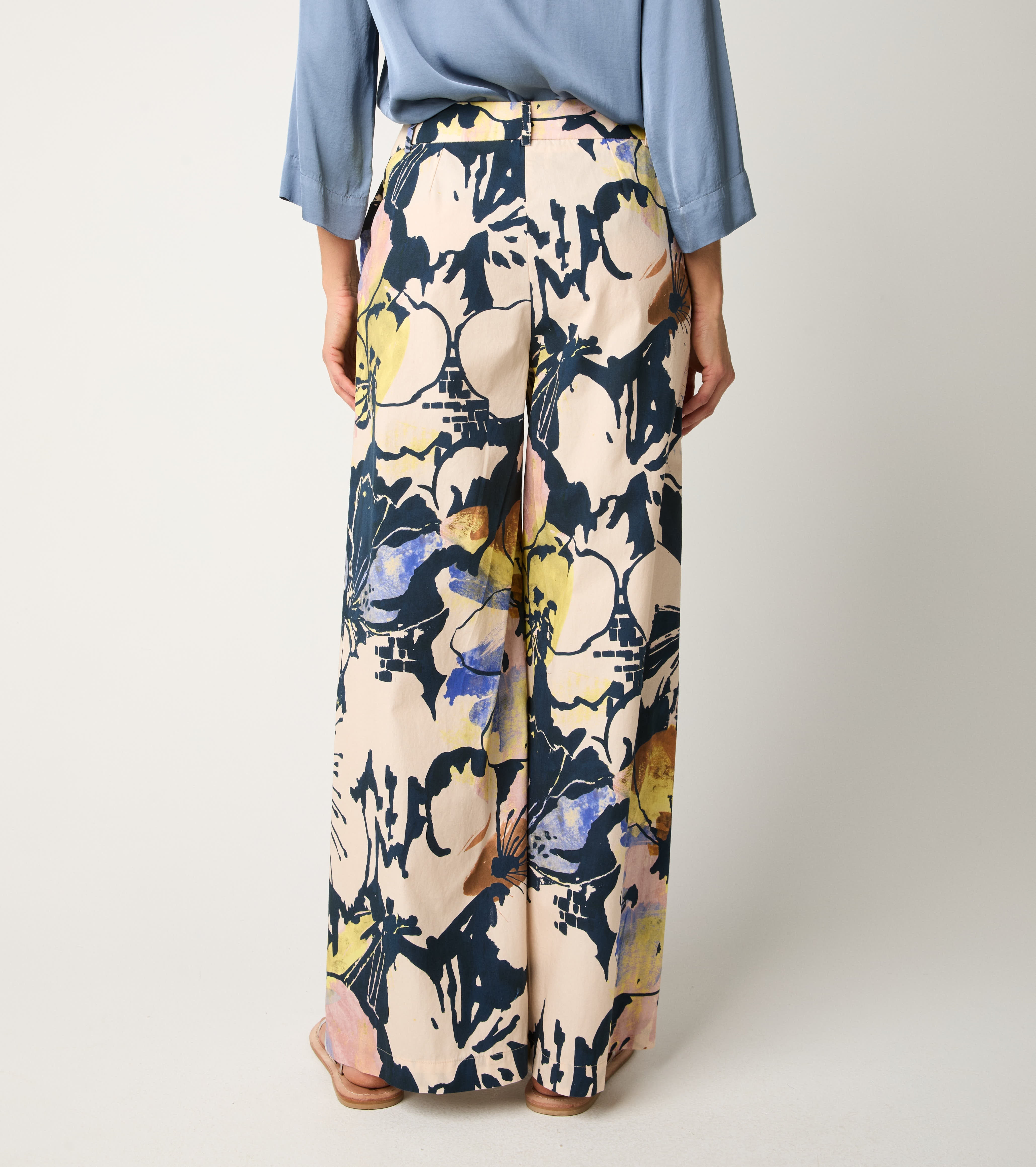 Trousers with floral flower print