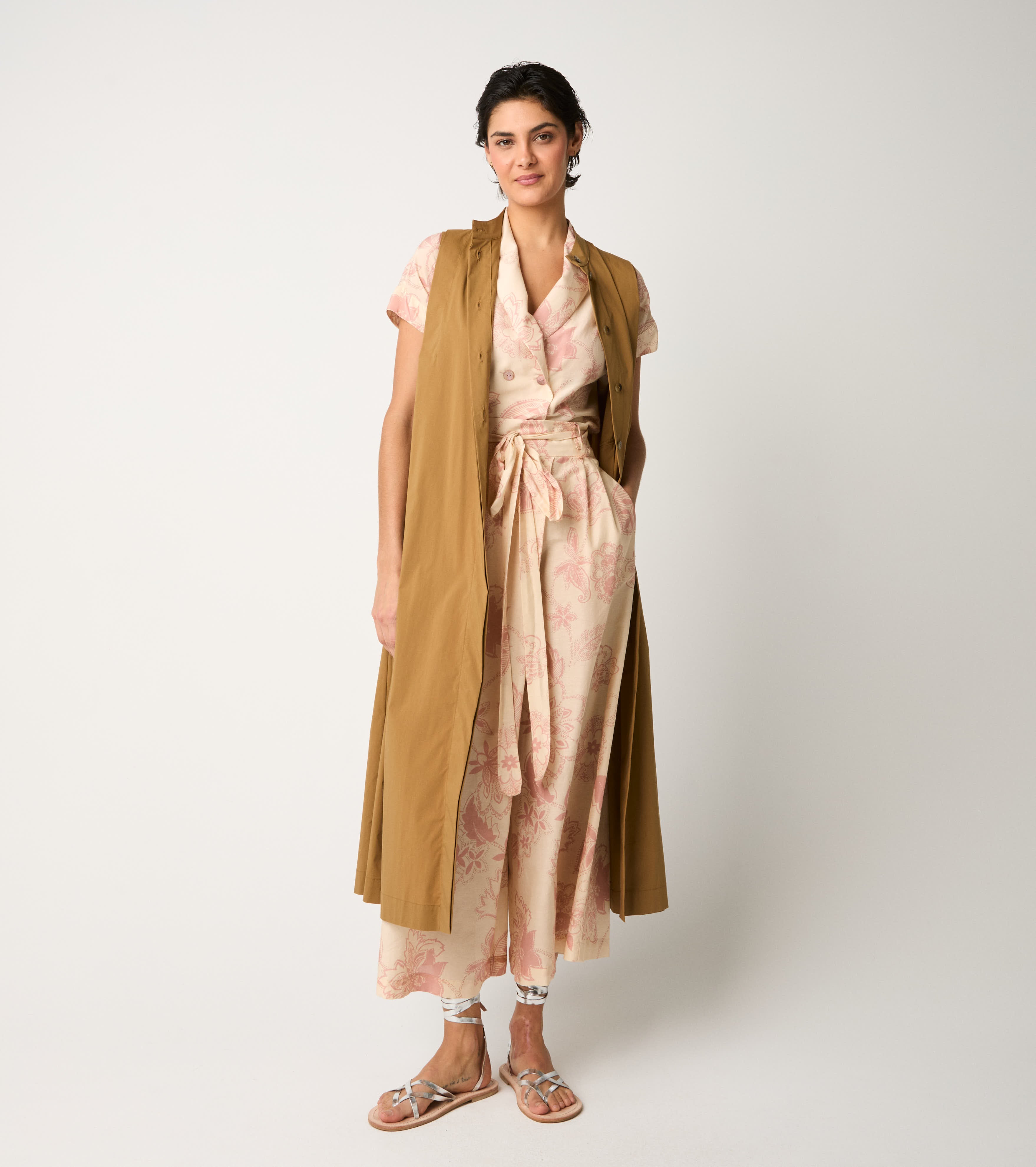 Pantaloni cropped con cintura e pinces wine