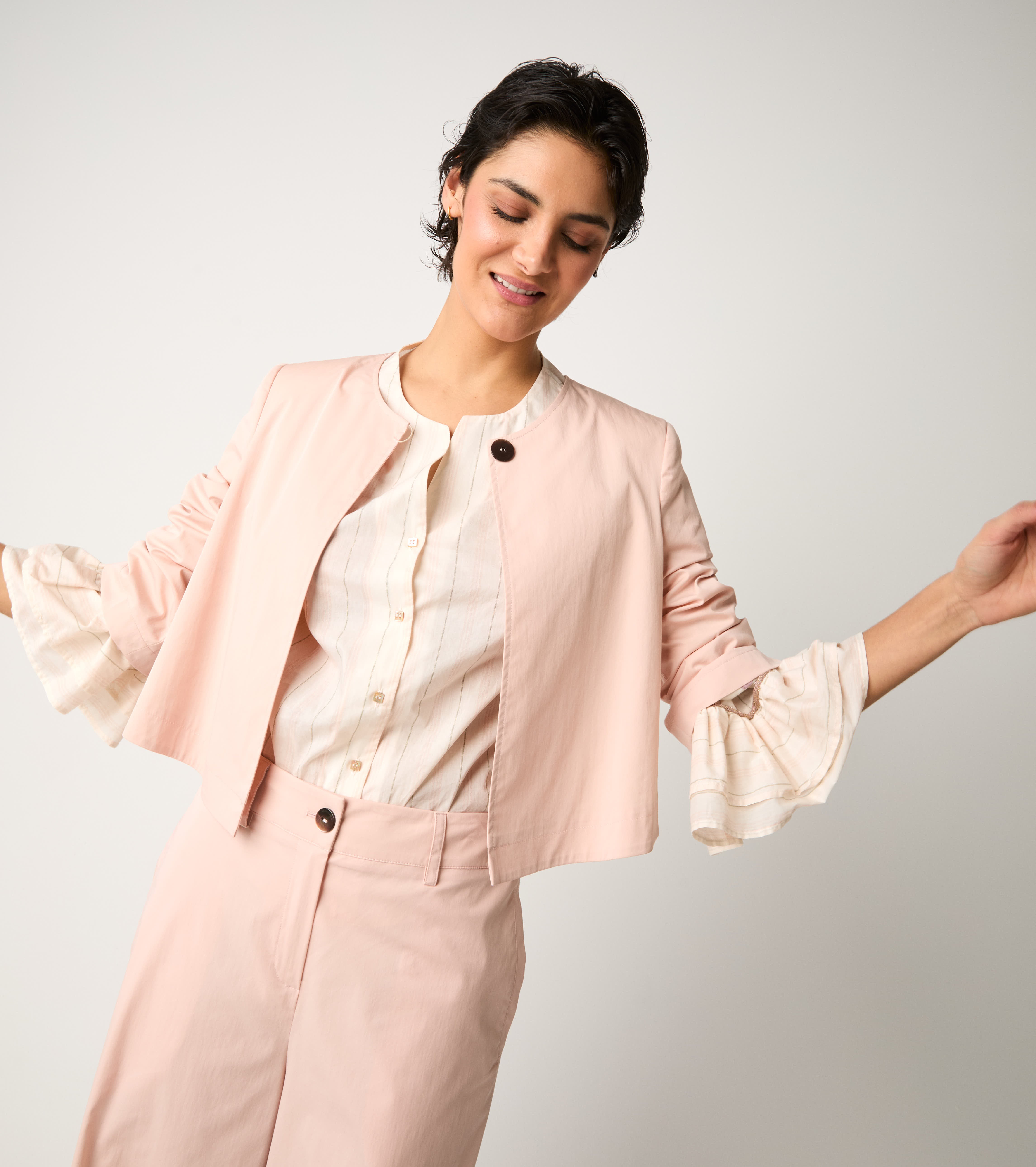 Cropped jacket with three-quarter sleeves blush