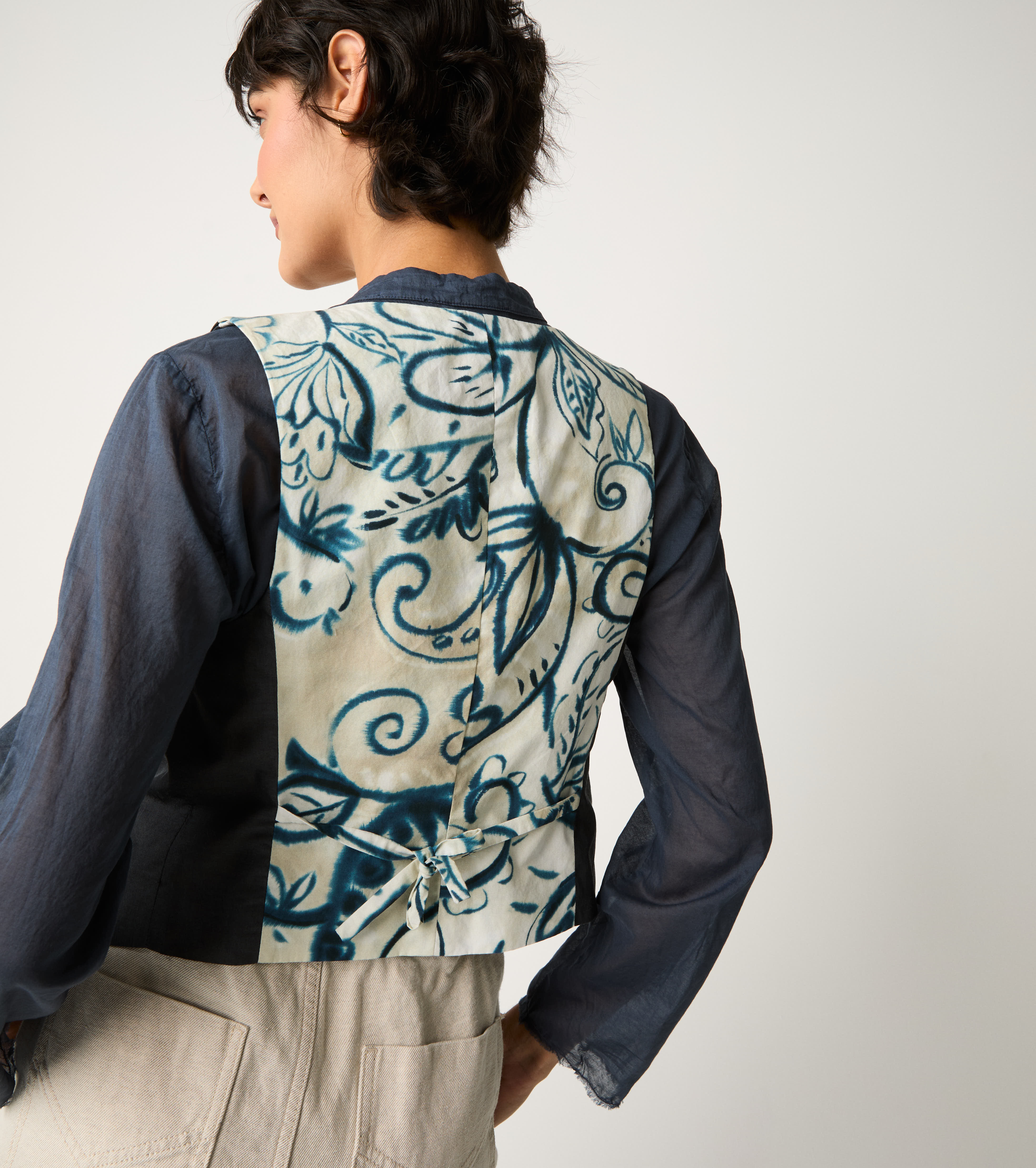 Gilet con scollo a V e tasche mezzanotte