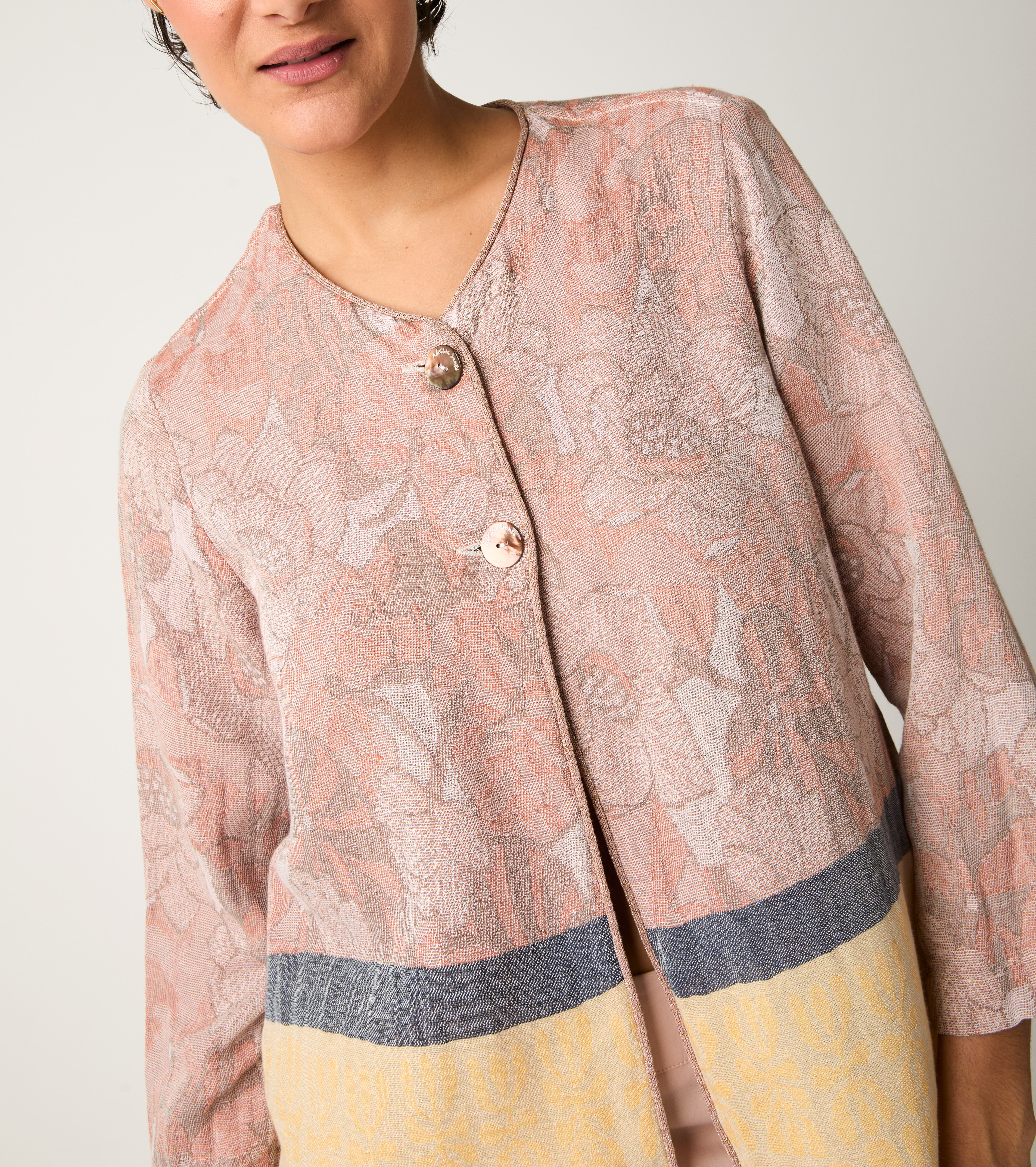 Jacquard jacket with leaf buttons