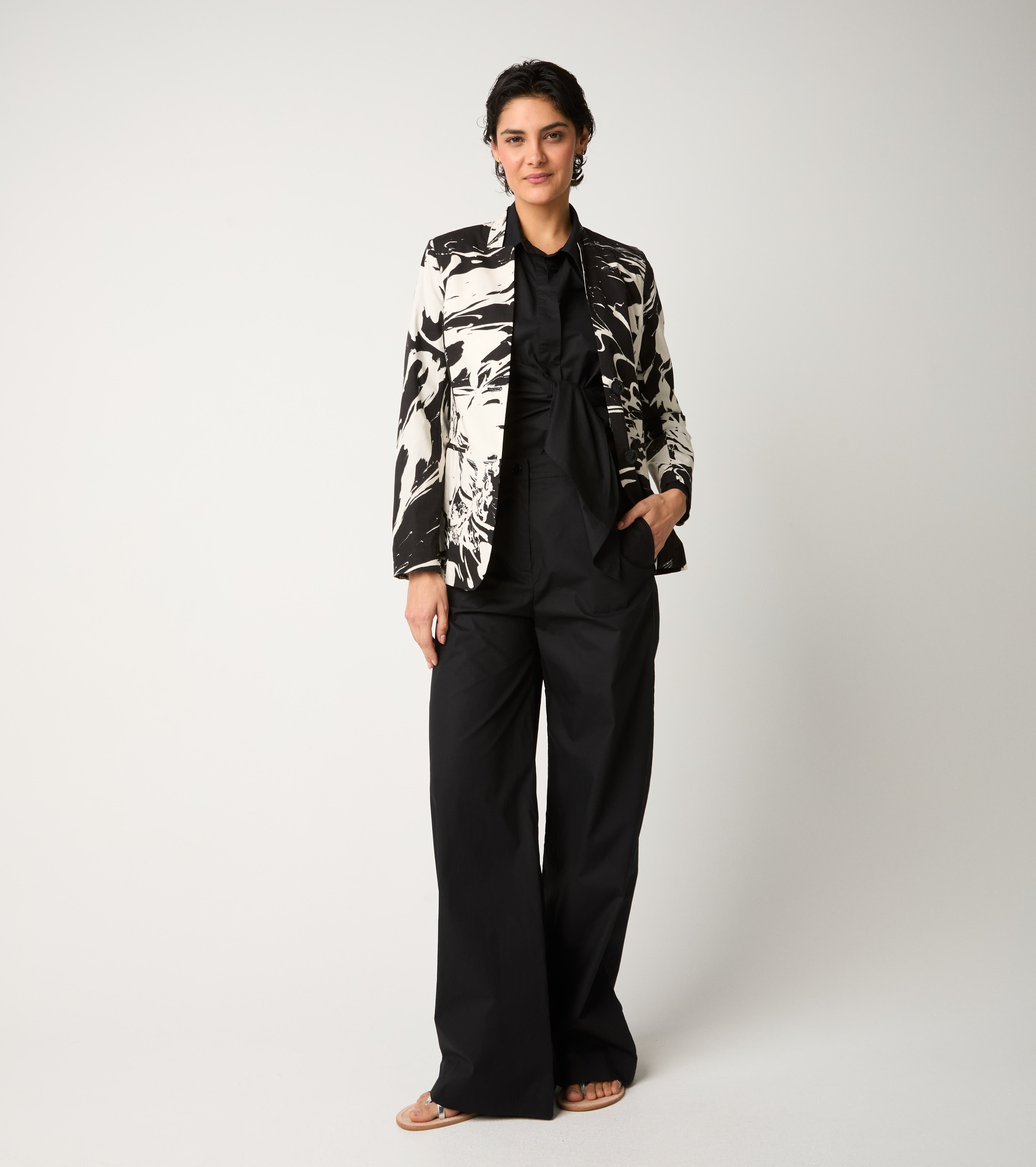 Single-breasted blazer with black print