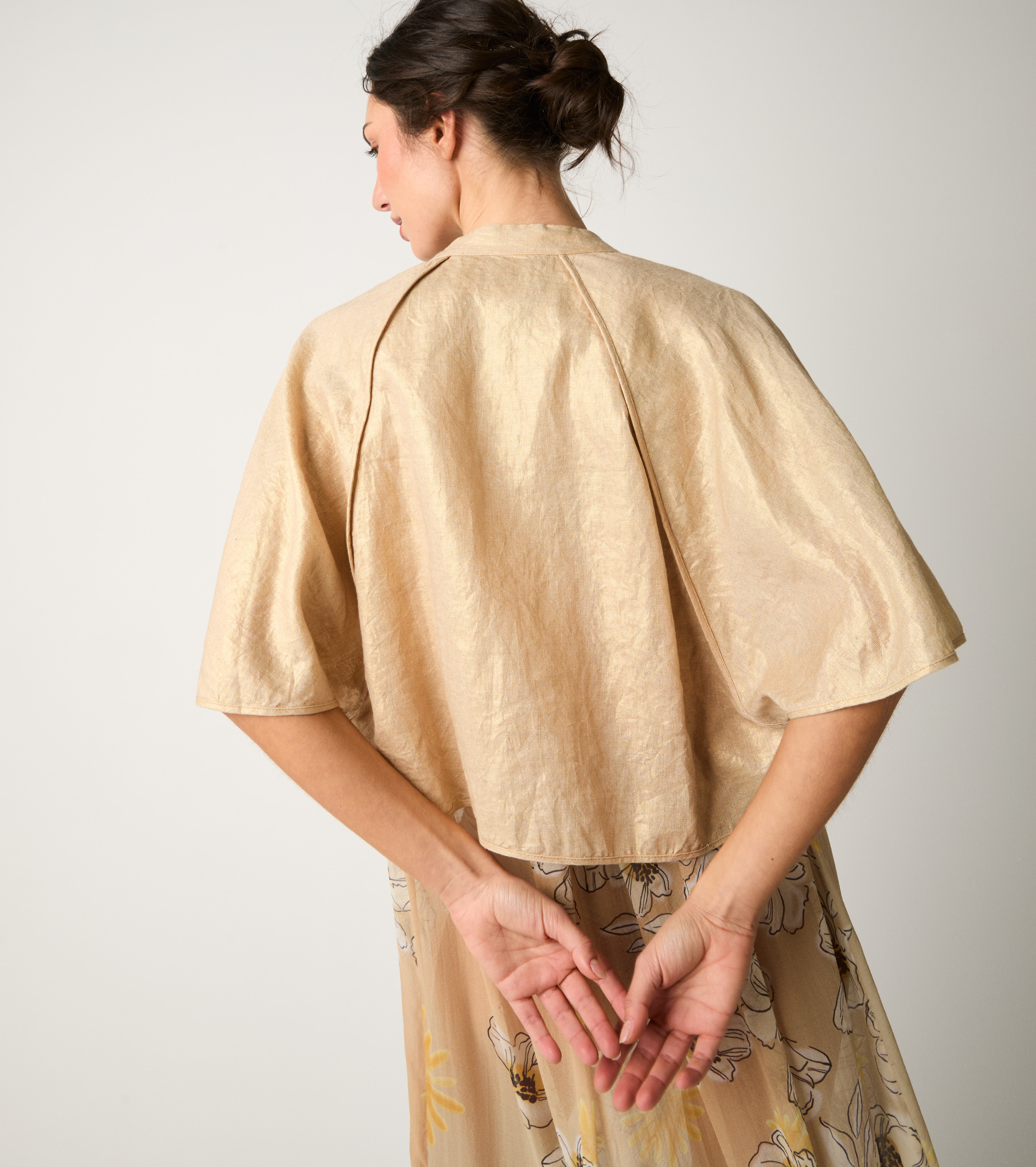 Kimono jacket with gold three-quarter sleeves