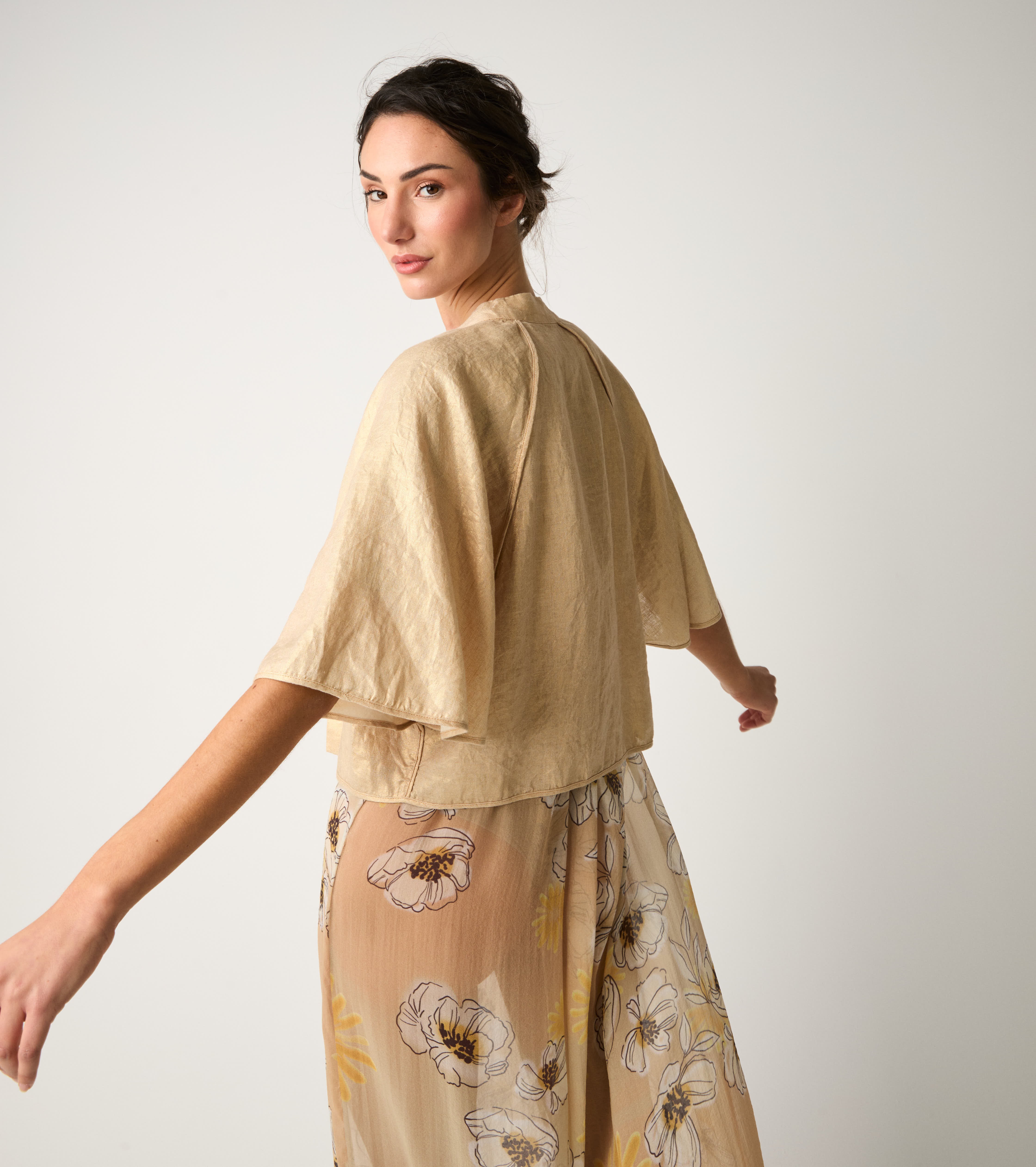 Kimono jacket with gold three-quarter sleeves