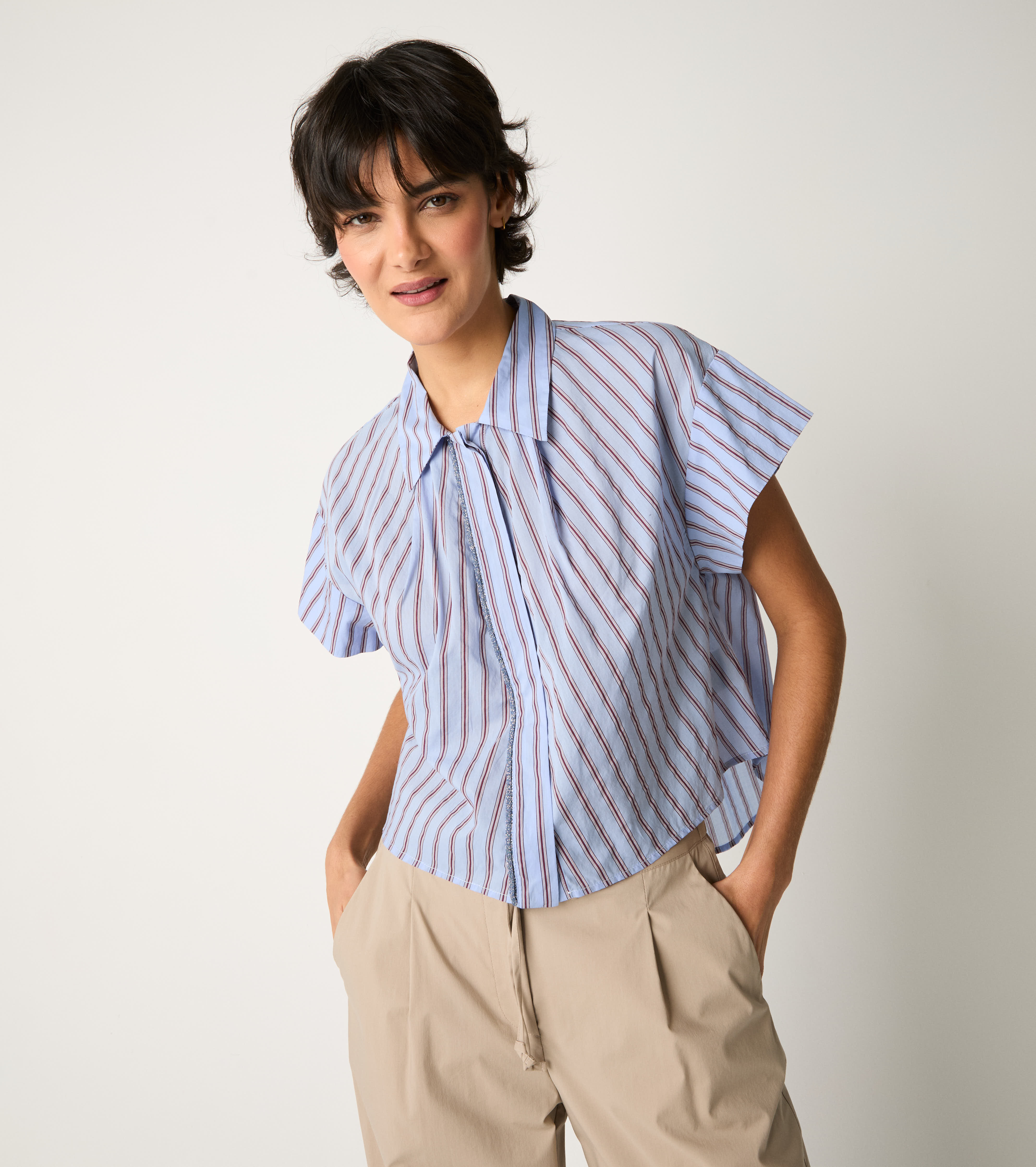 Camicia a righe con maniche corte celeste