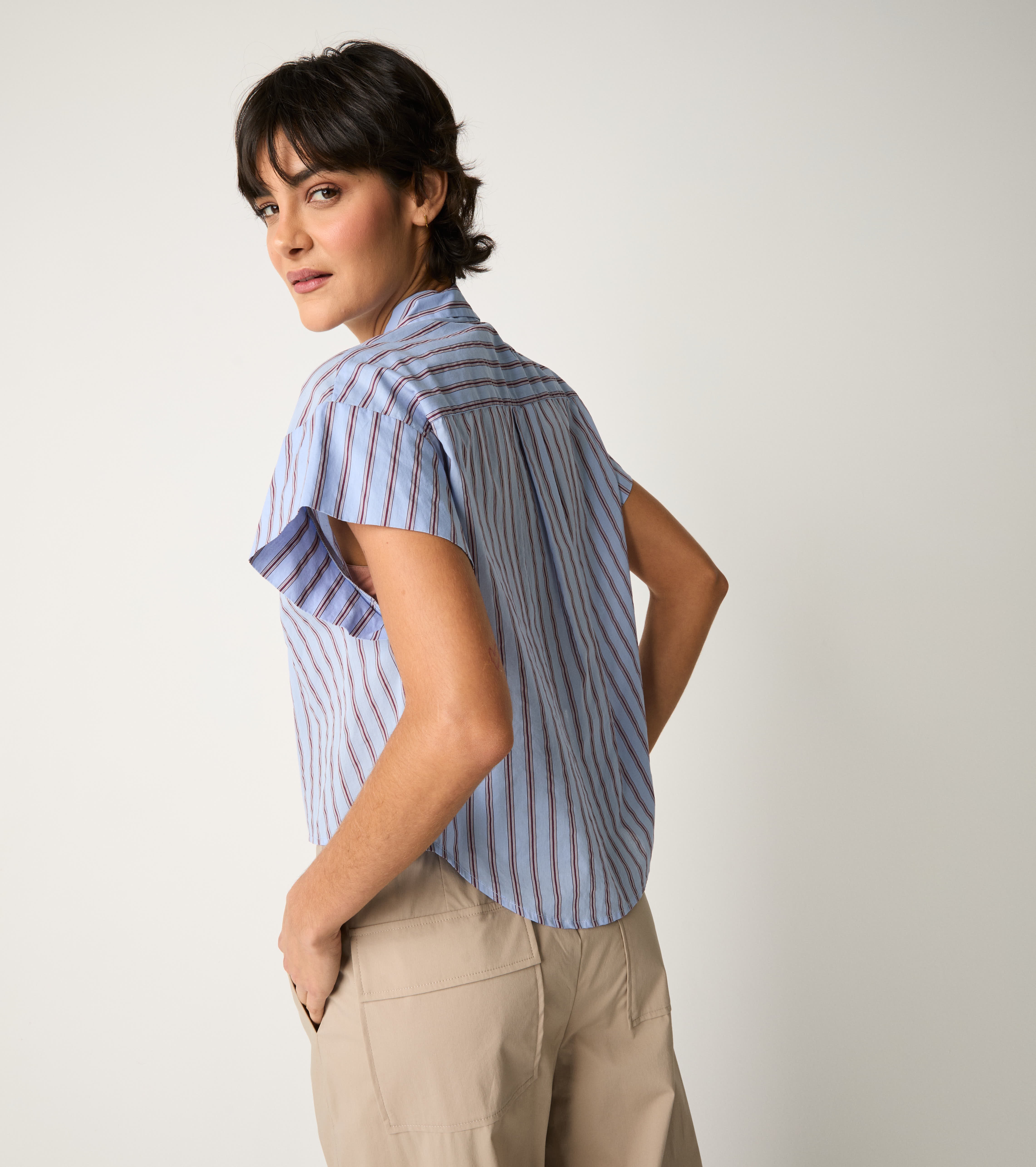 Camicia a righe con maniche corte celeste
