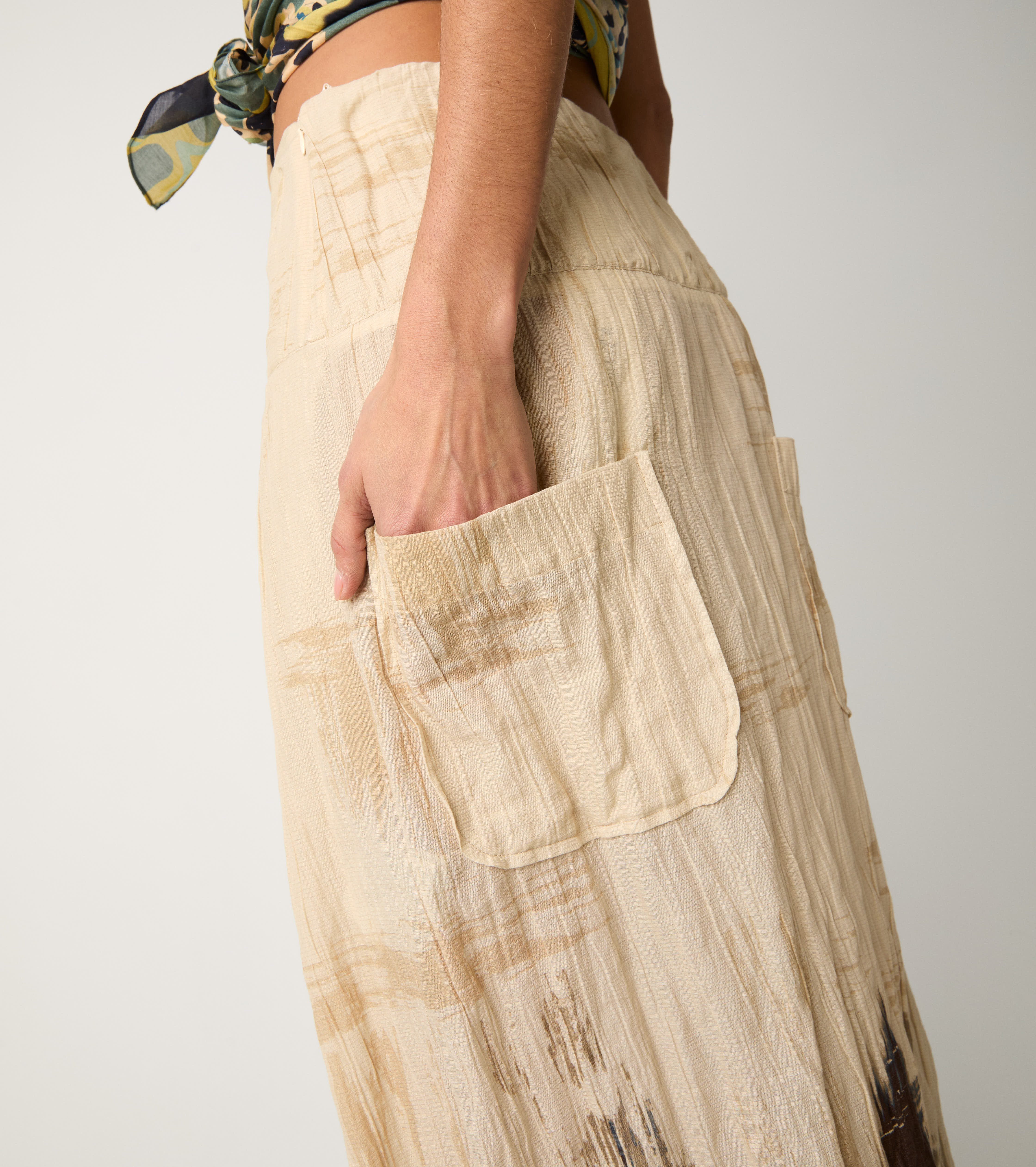 Long skirt with plucked slit