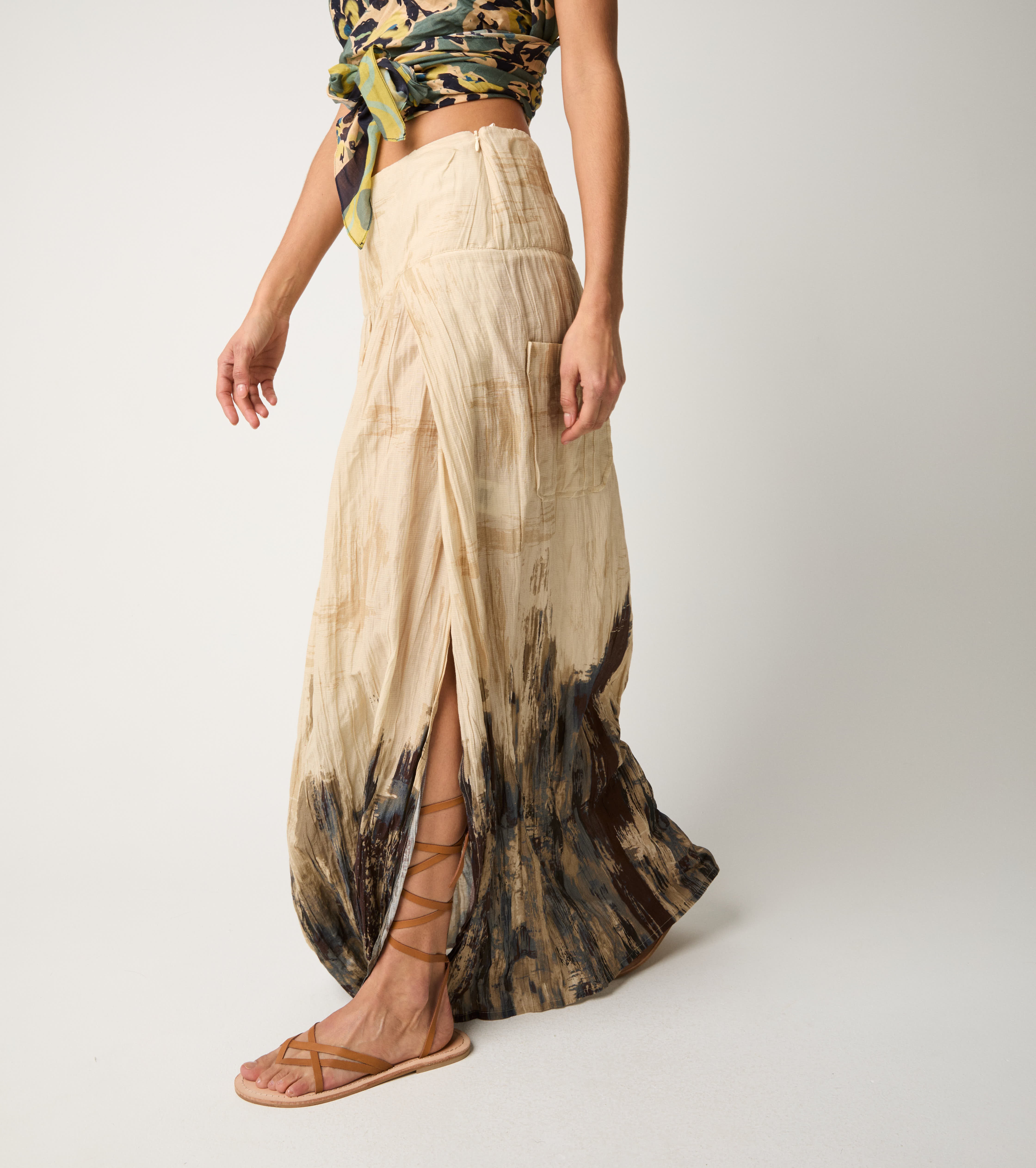 Long skirt with plucked slit