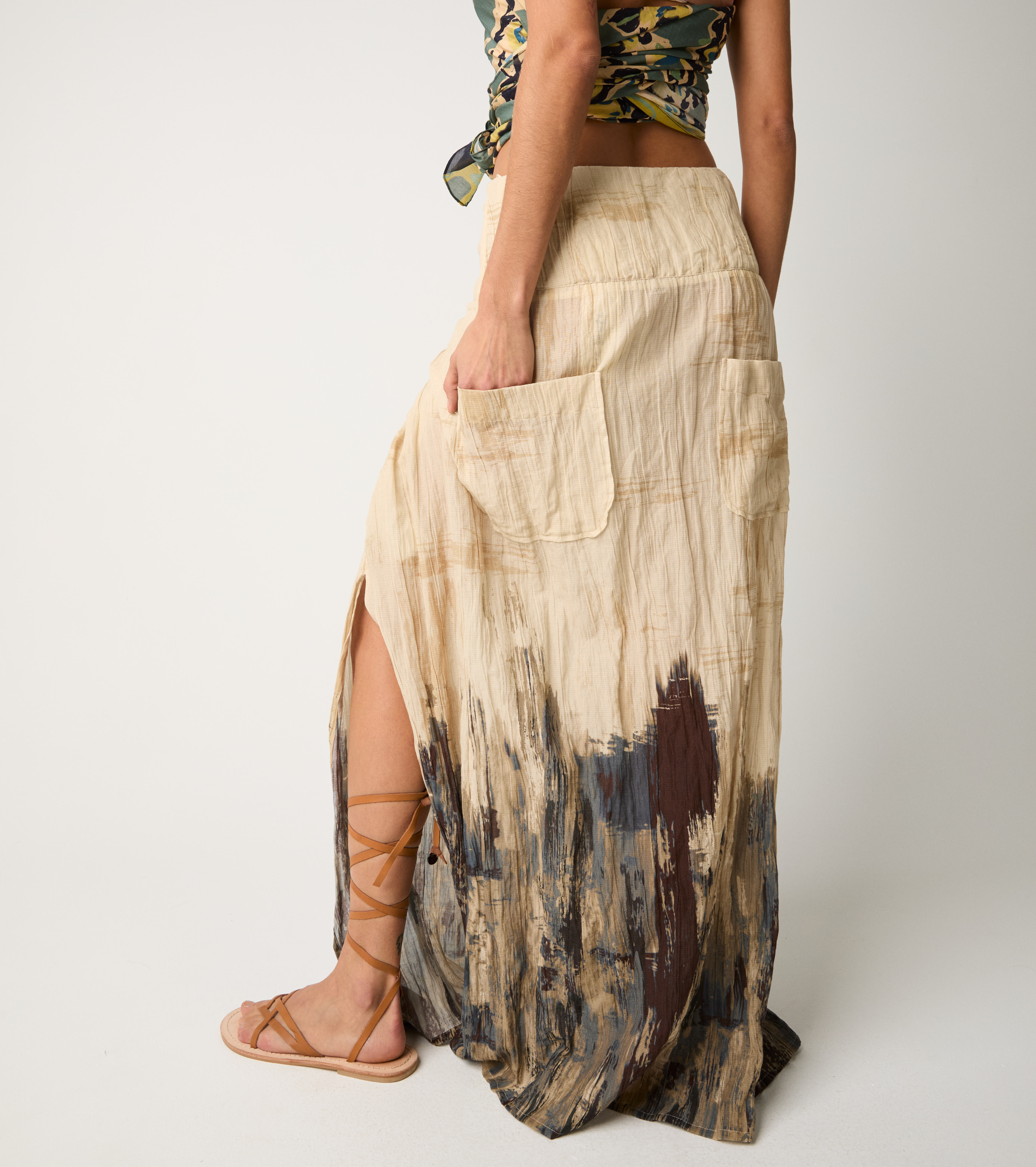 Long skirt with plucked slit