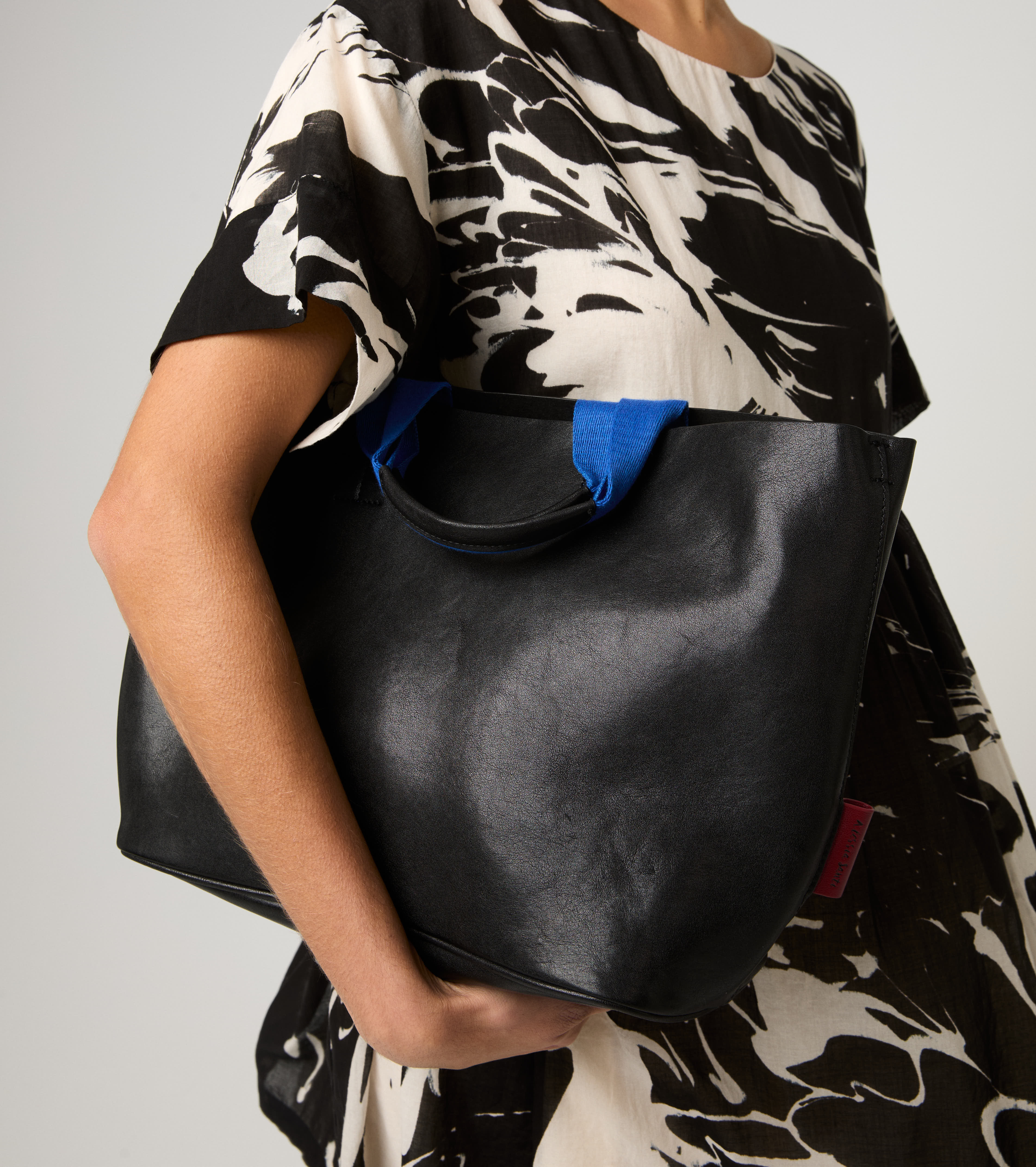 Shopping bag with double handles black