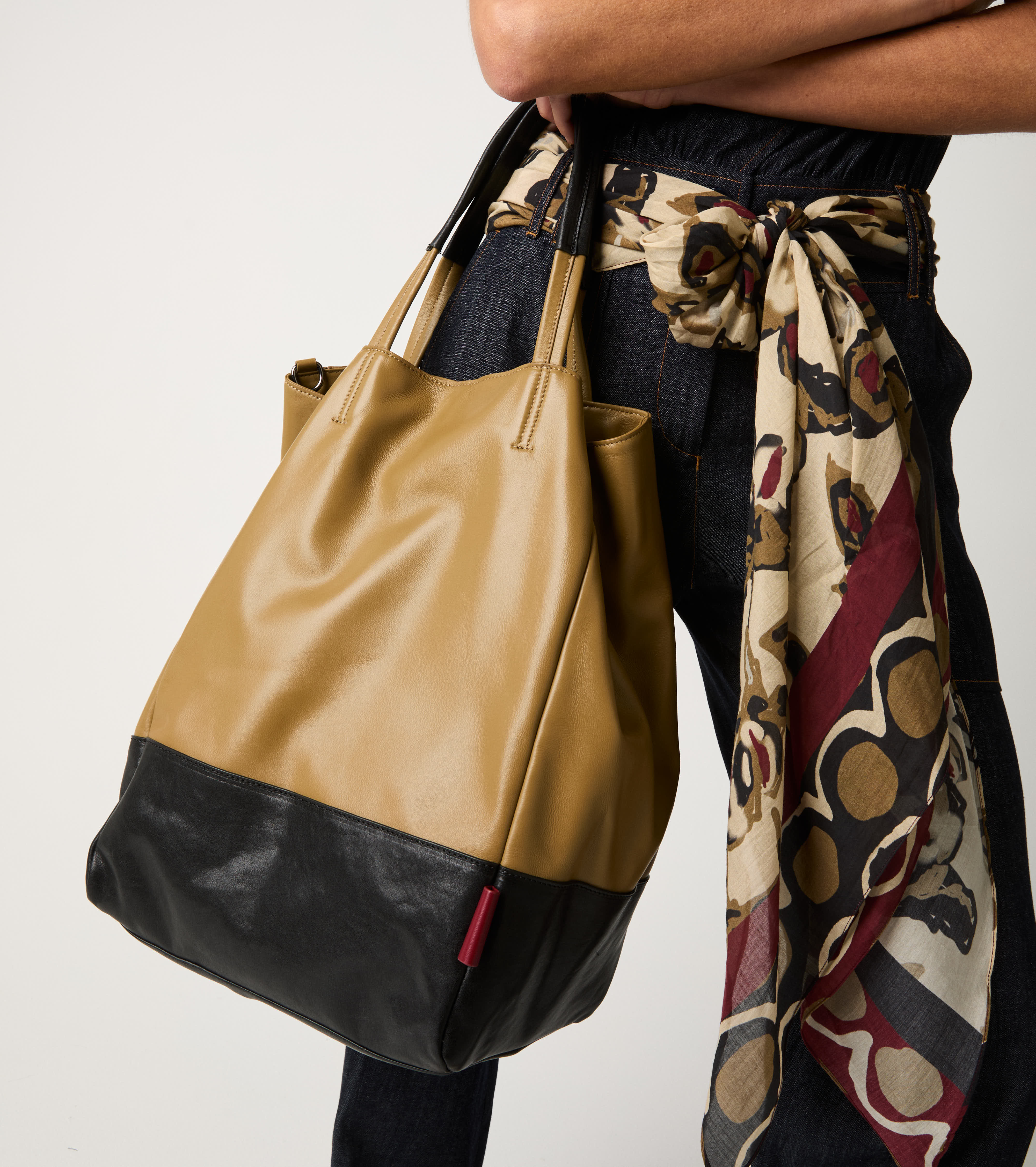 Two-tone leather shopping bag black