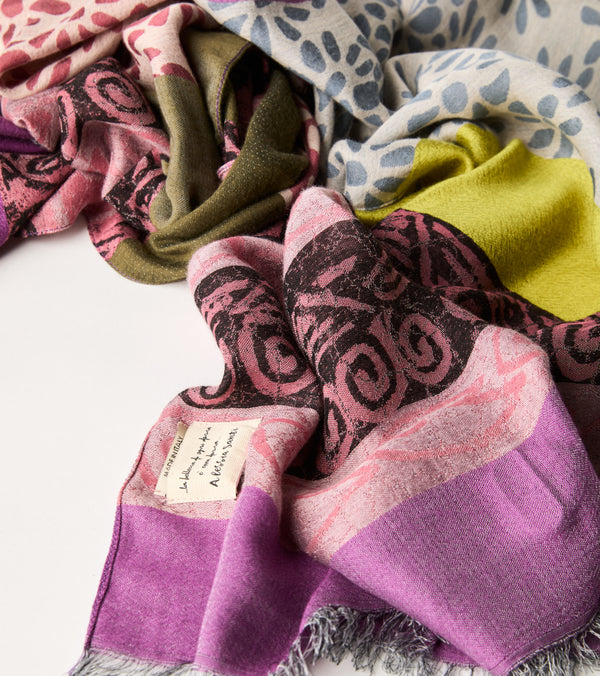 Sciarpa patchwork con frange ciclamino