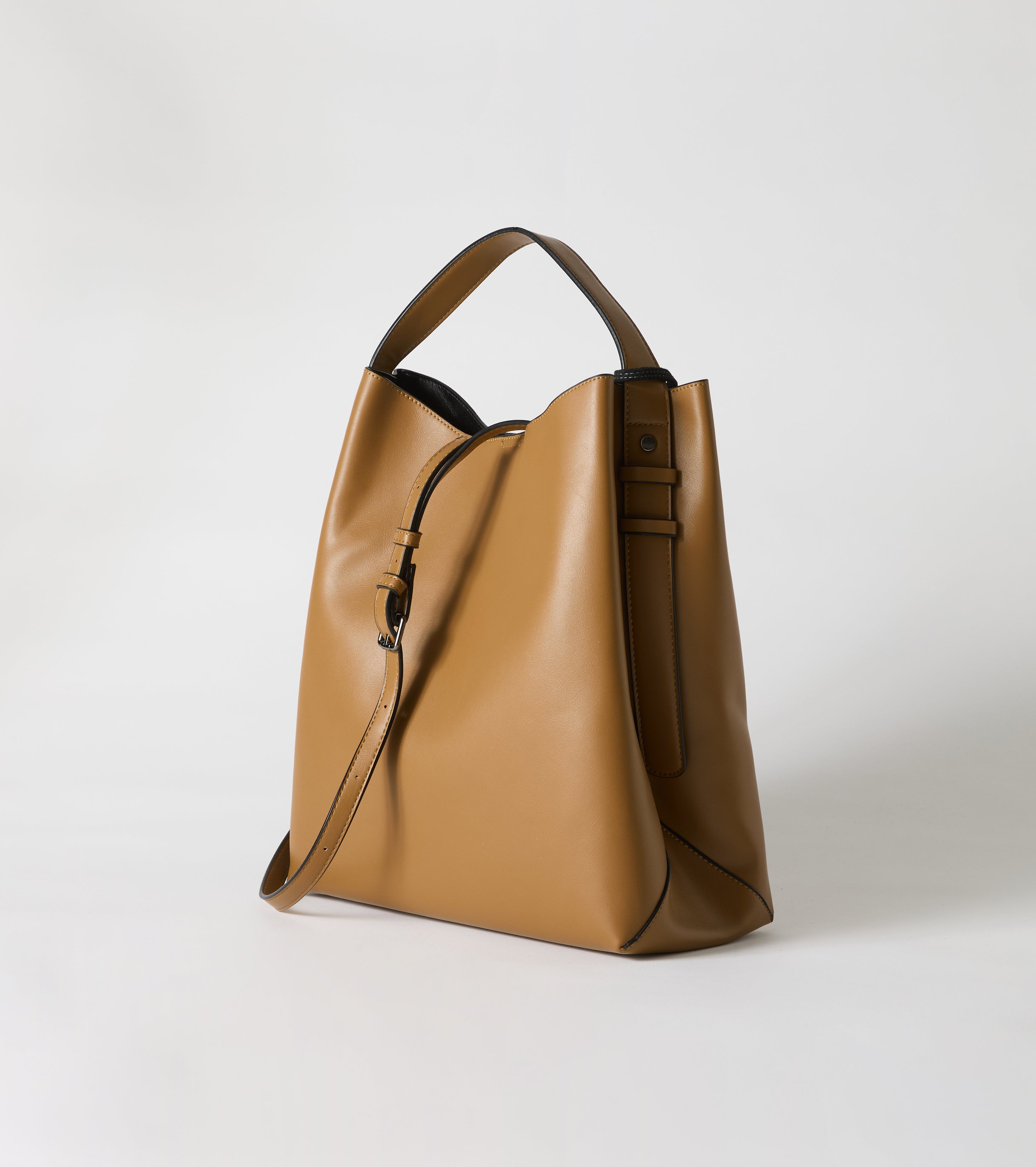 Bucket bag with charm