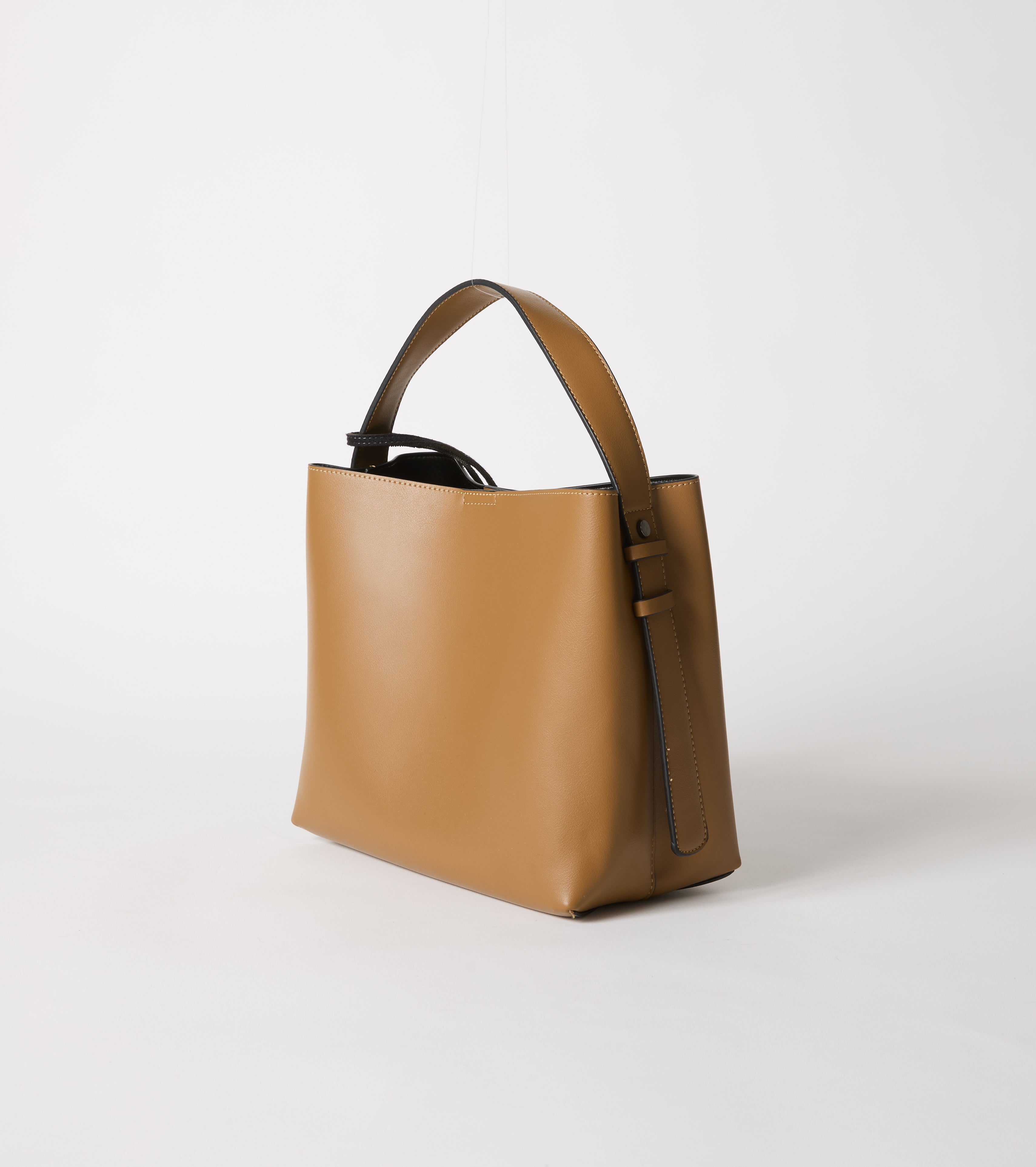 Shopping bag with shoulder strap