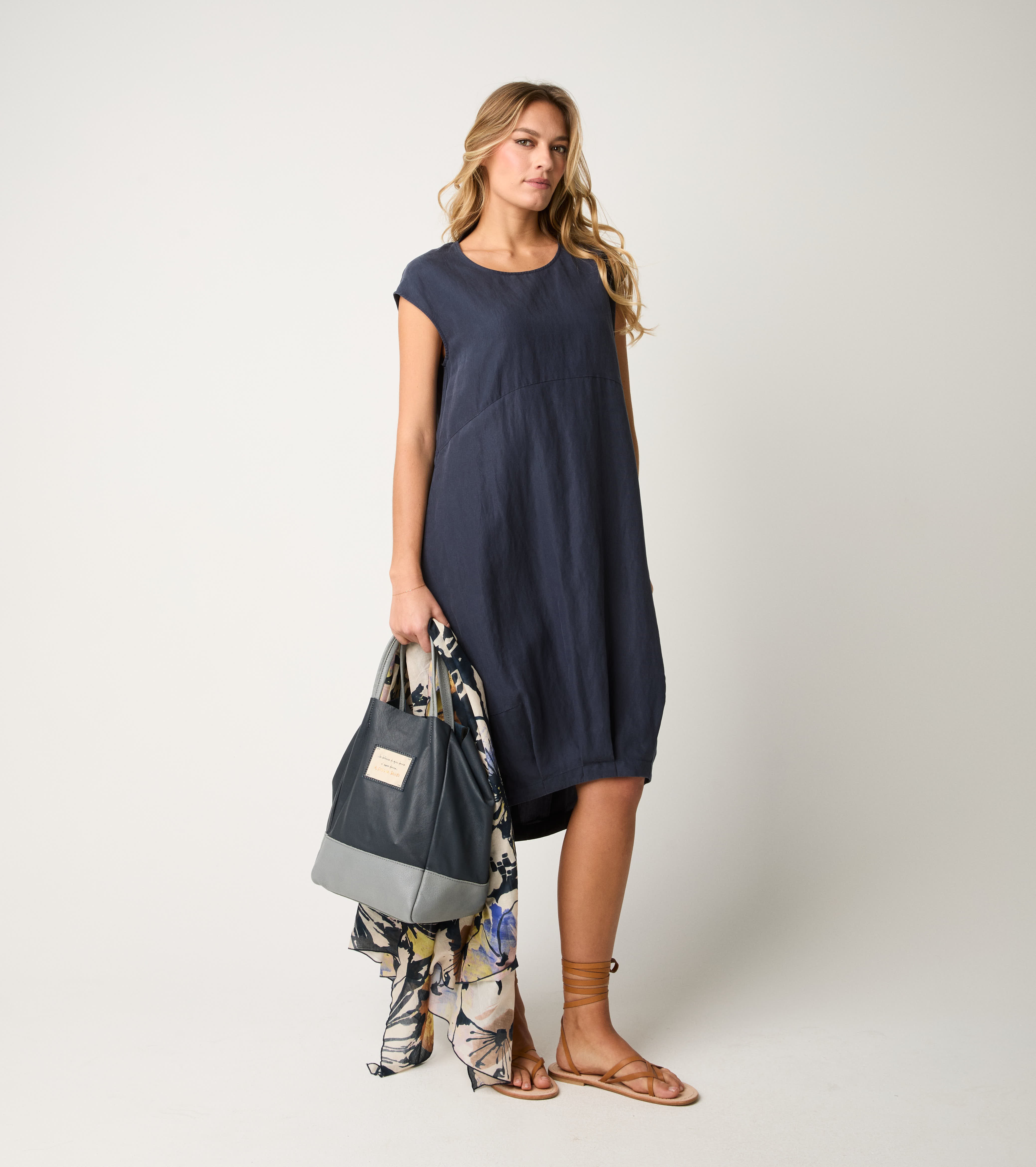 Abito con scollo rotondo blu