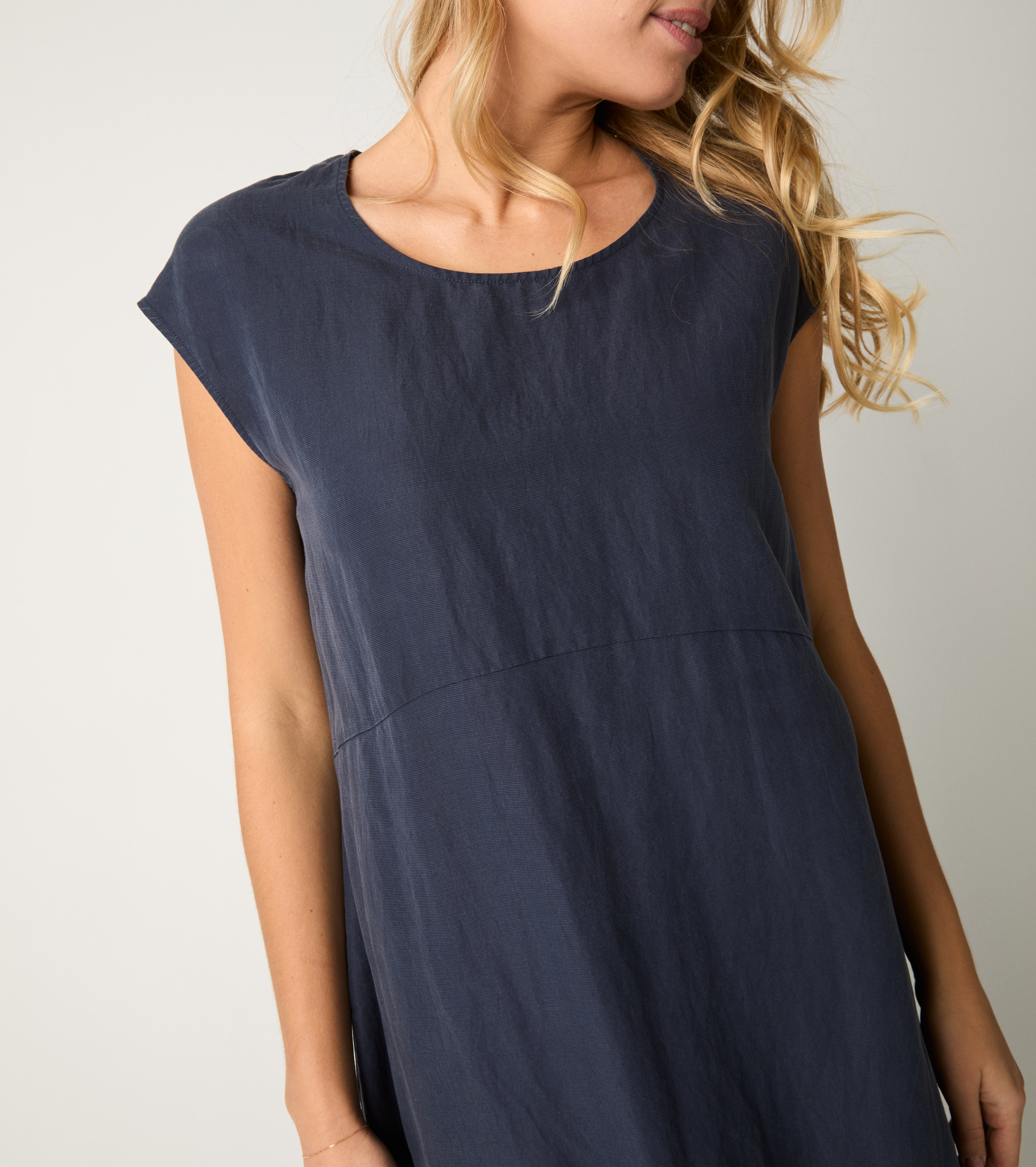 Abito con scollo rotondo blu