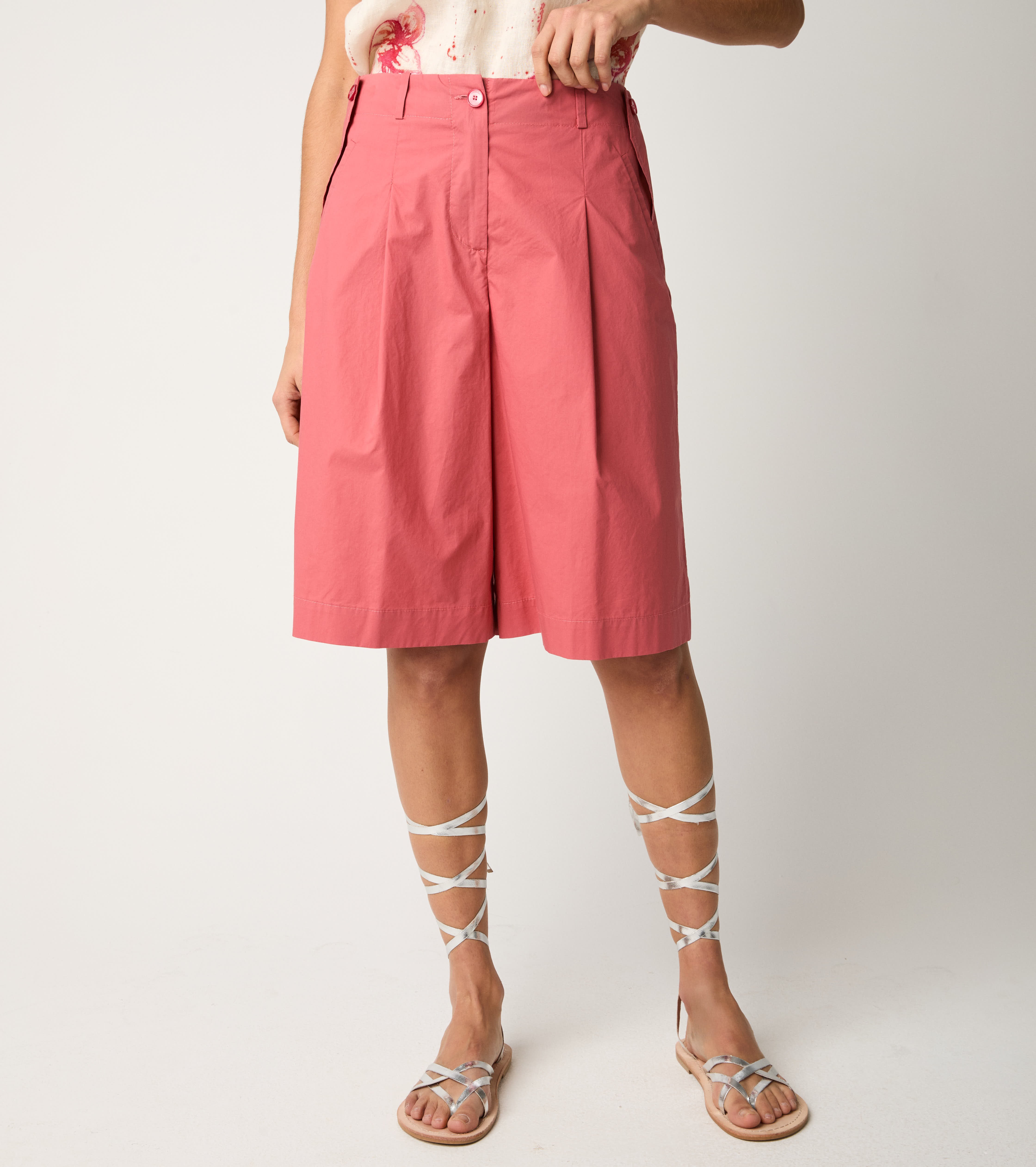 Bermuda shorts with marmalade darts