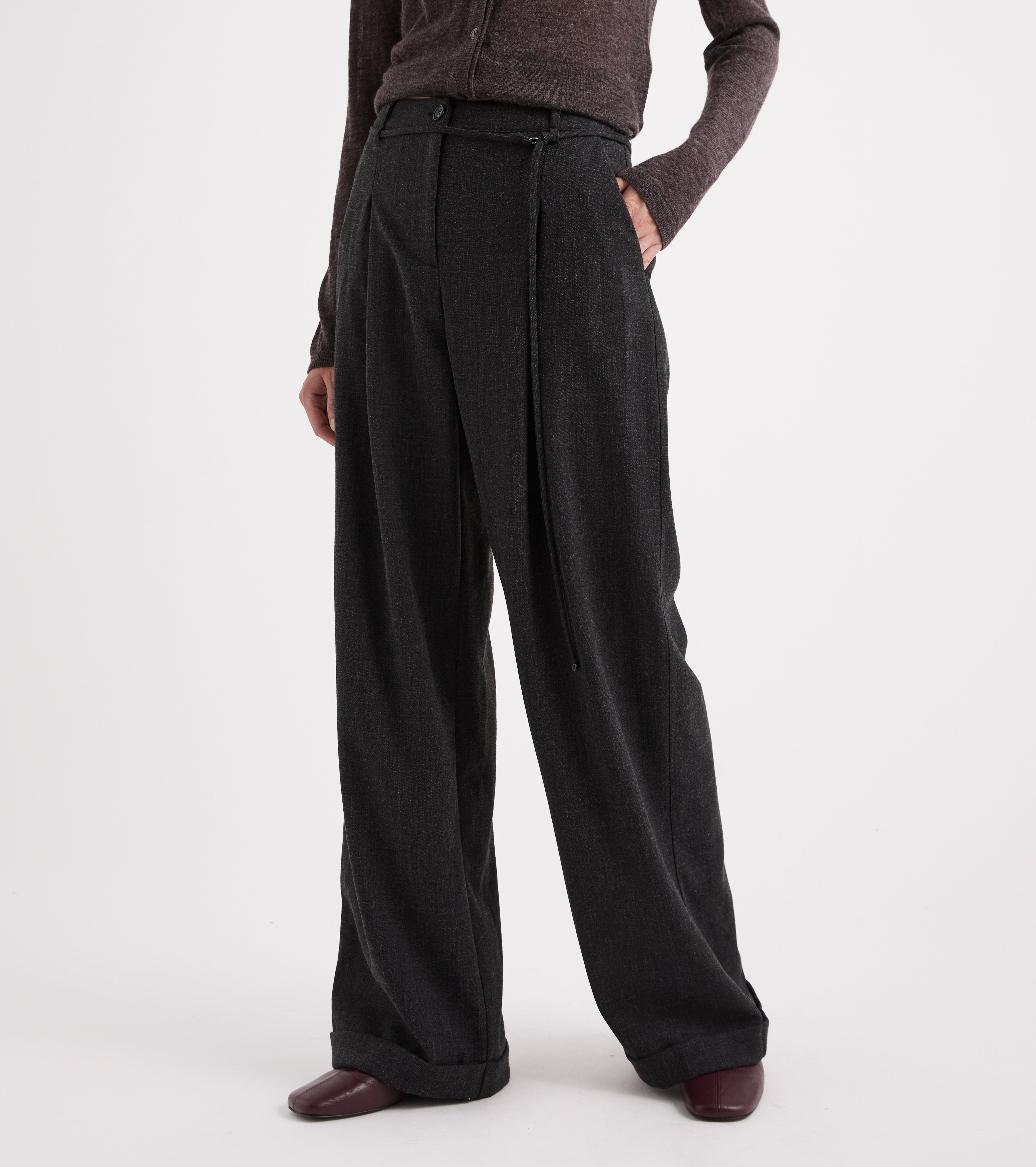 Pantaloni con cinturino e risvolto blue